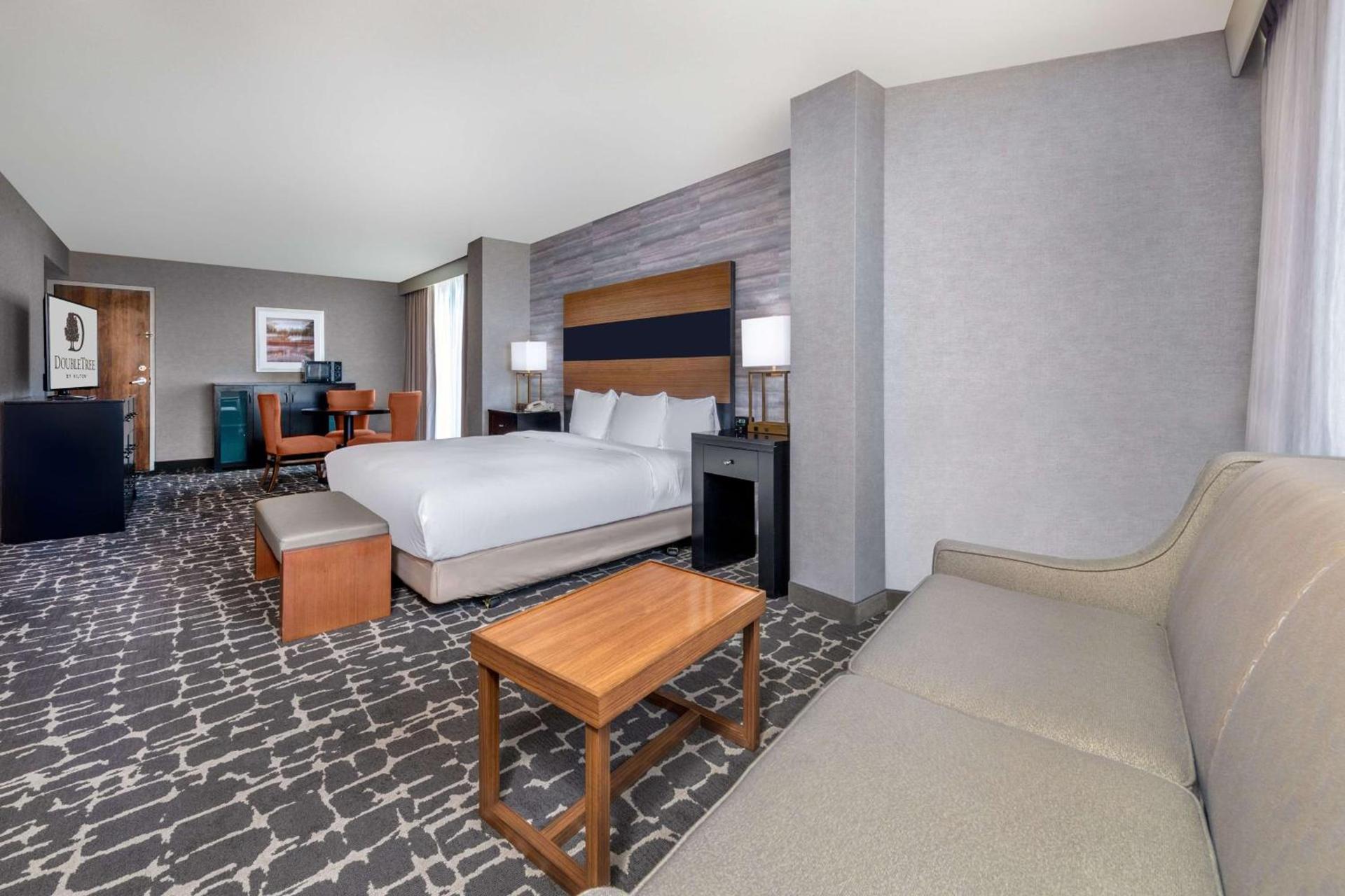 DoubleTree by Hilton Hotel Denver - Aurora photo 31