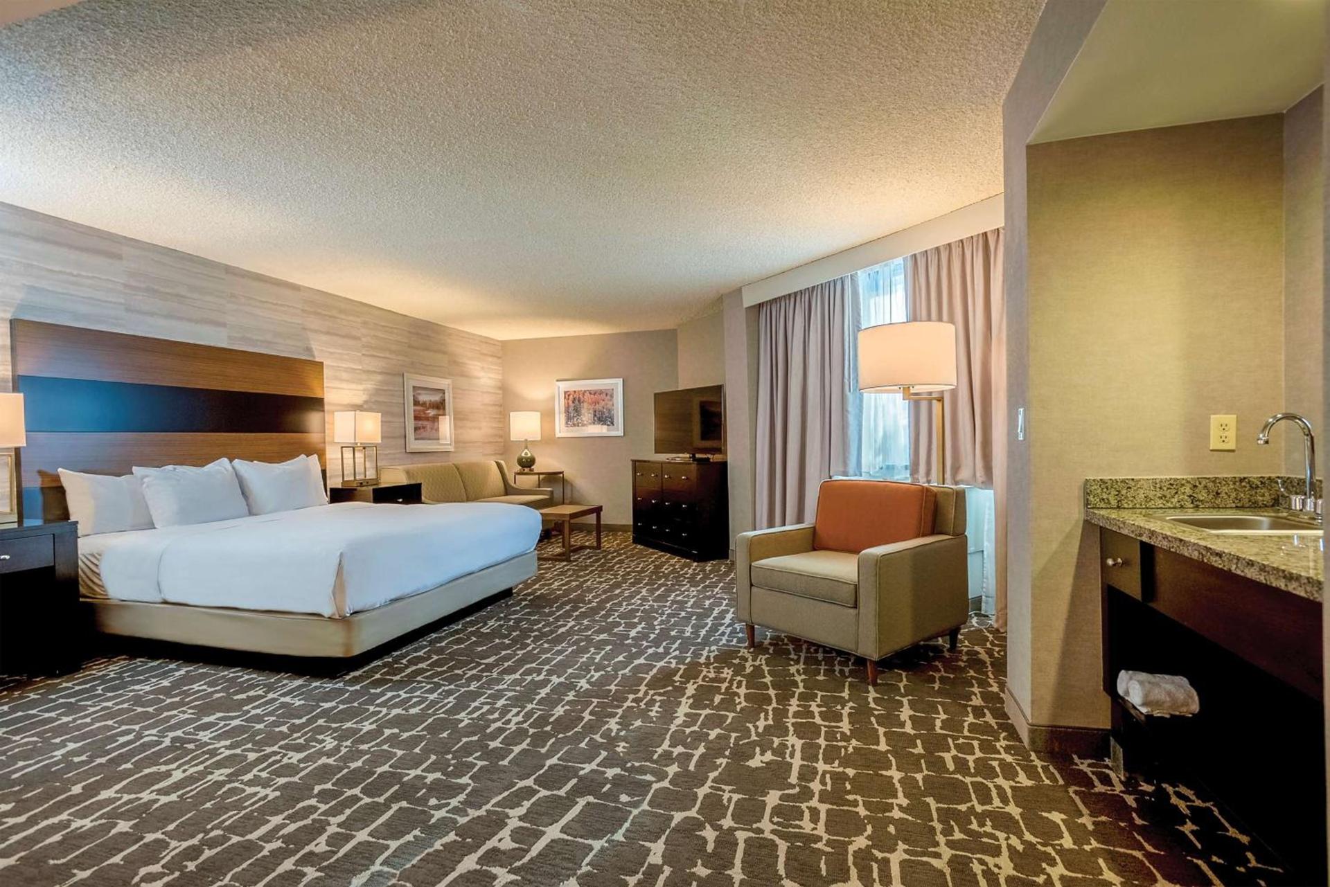 DoubleTree by Hilton Hotel Denver - Aurora photo 34