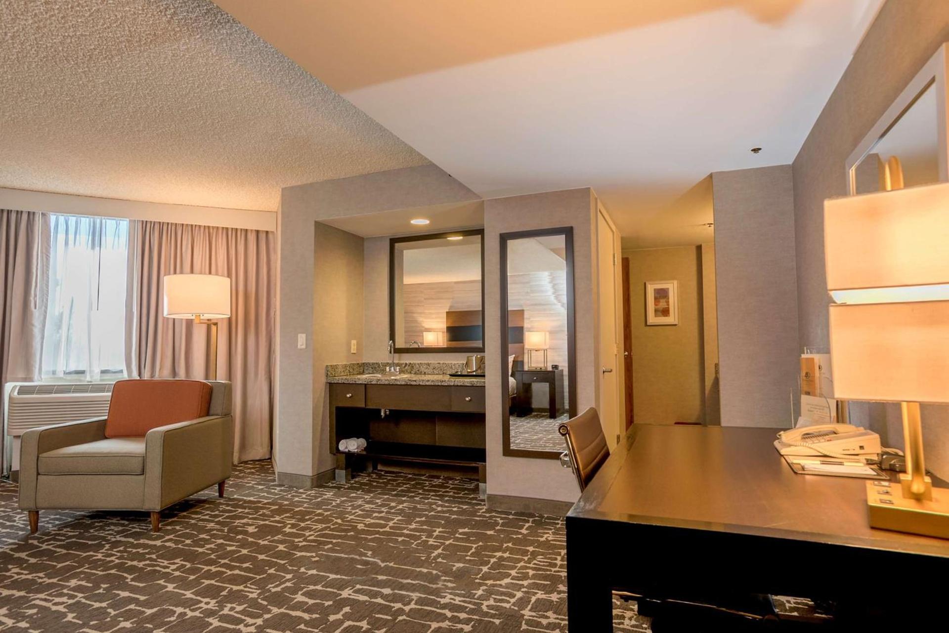 DoubleTree by Hilton Hotel Denver - Aurora photo 23