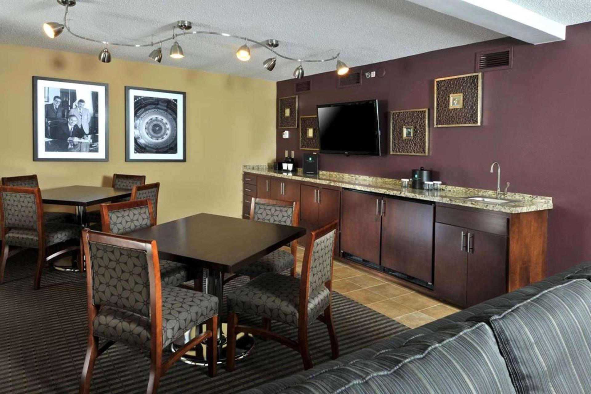 Embassy Suites Des Moines Downtown photo 24