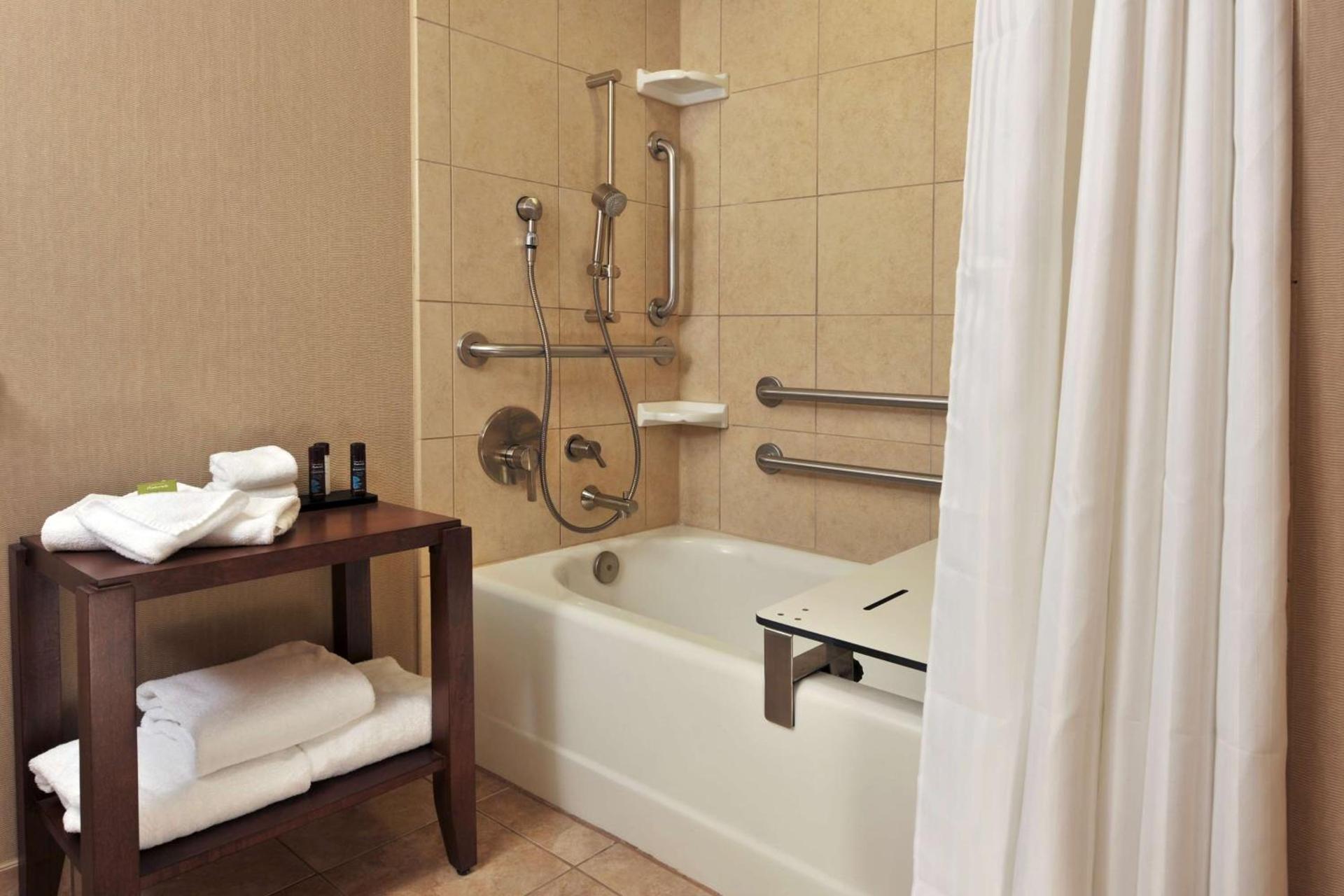 Embassy Suites Des Moines Downtown photo 32