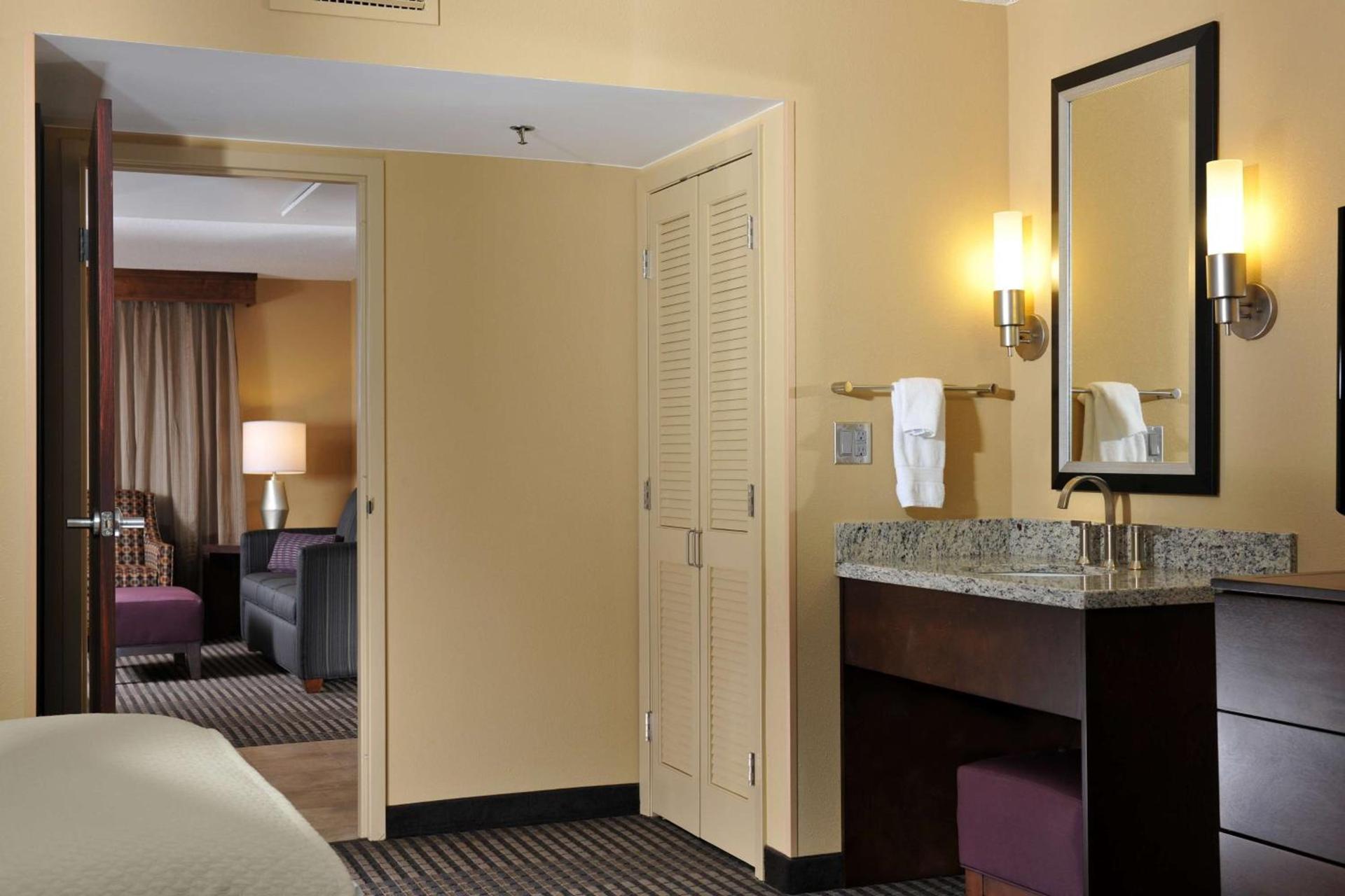 Embassy Suites Des Moines Downtown photo 37