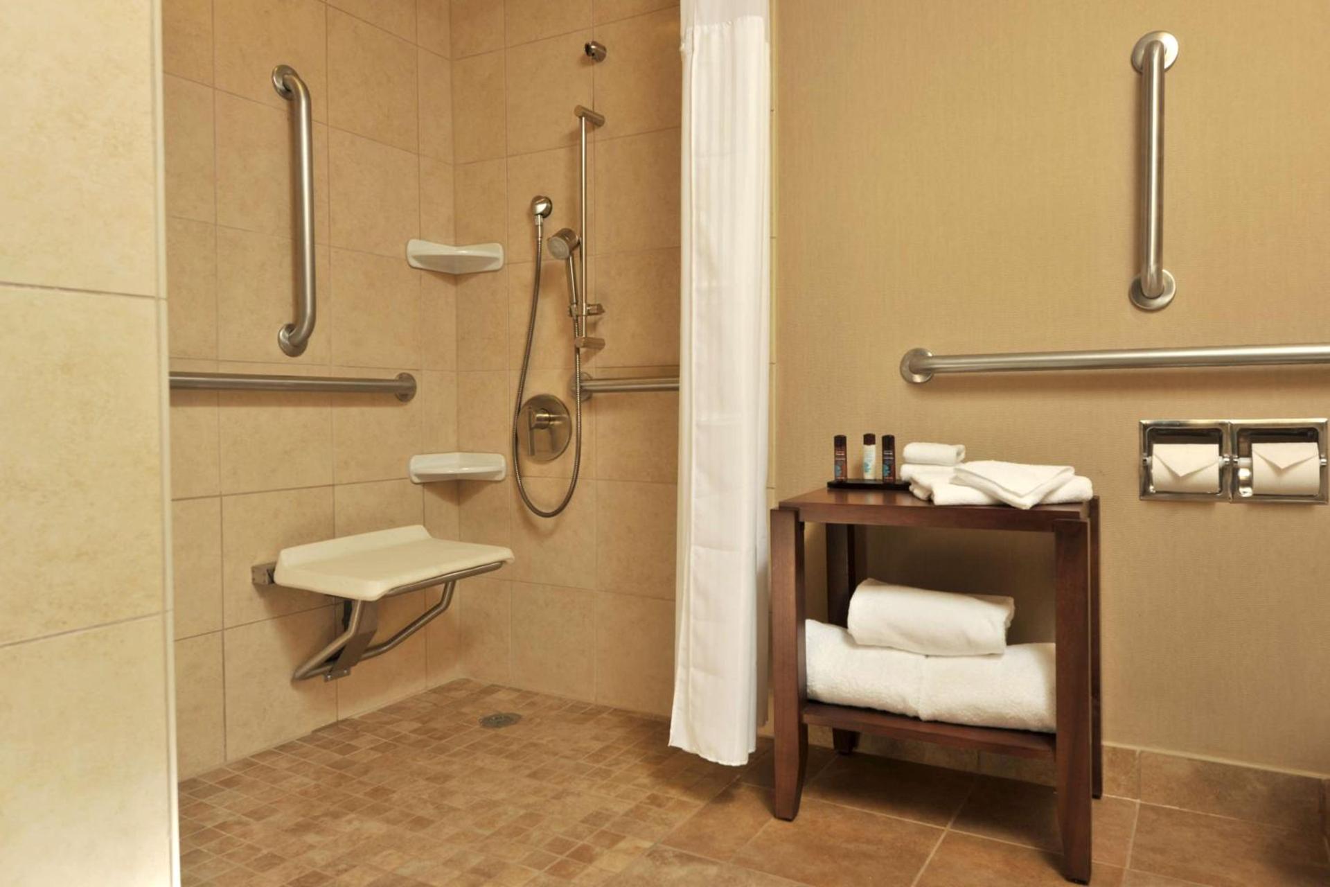 Embassy Suites Des Moines Downtown photo 39