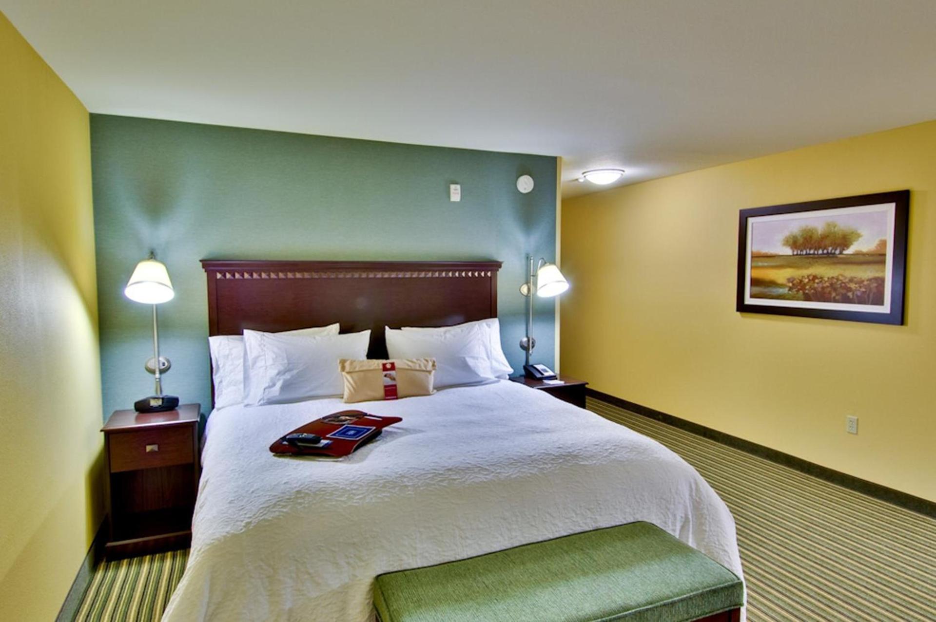 Hampton Inn & Suites Moreno Valley photo 39
