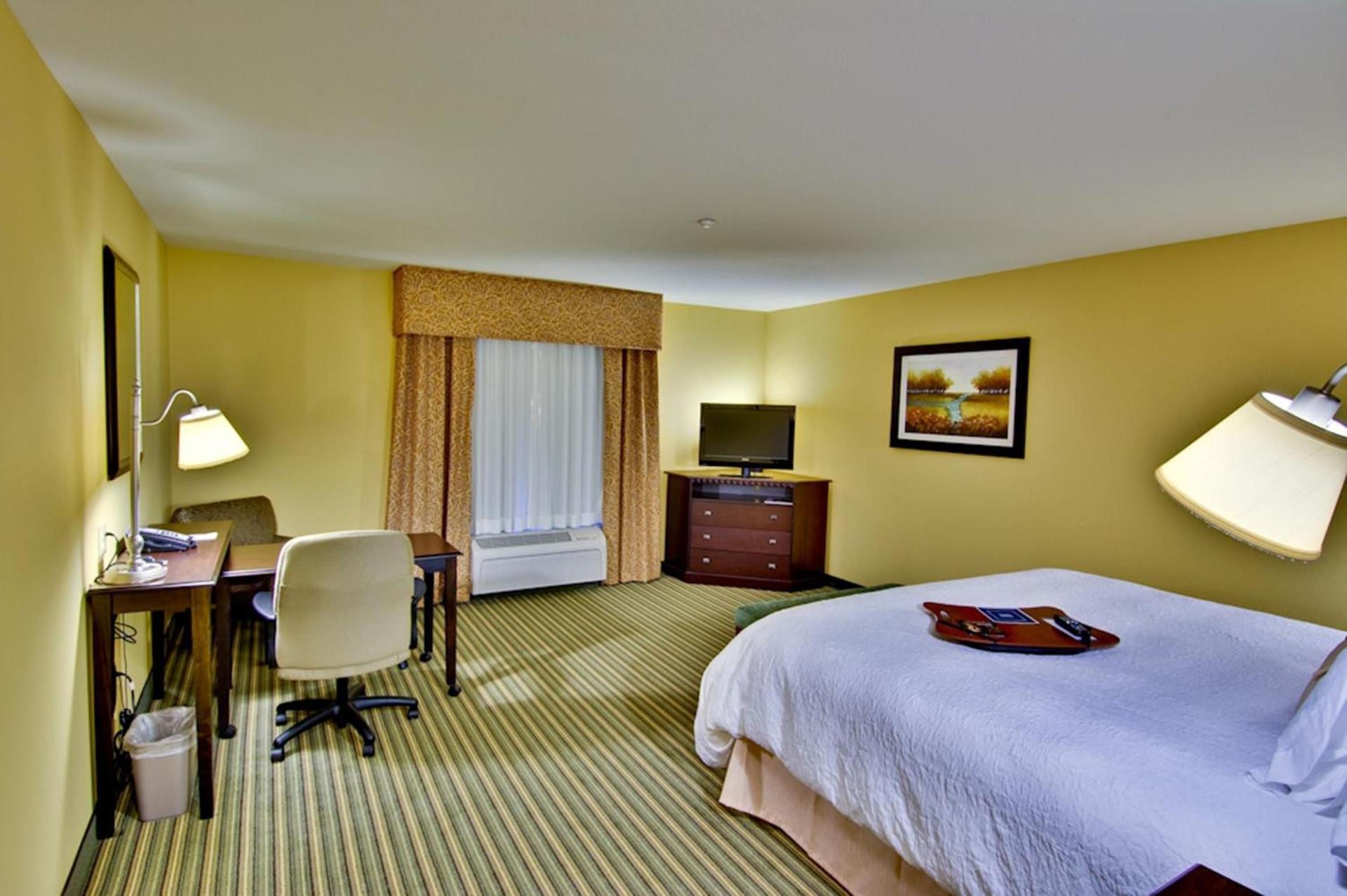 Hampton Inn & Suites Moreno Valley photo 38