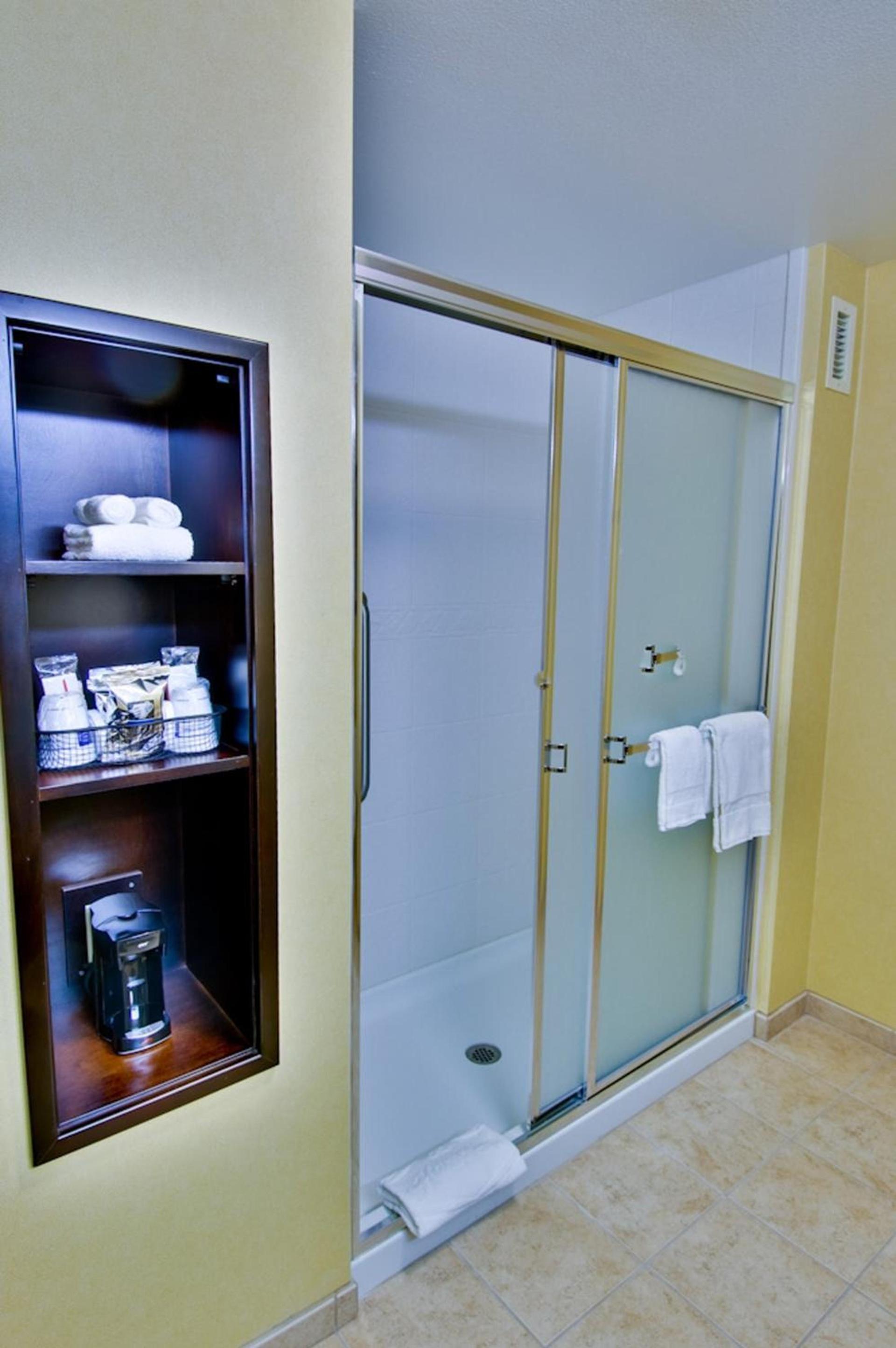 Hampton Inn & Suites Moreno Valley photo 42