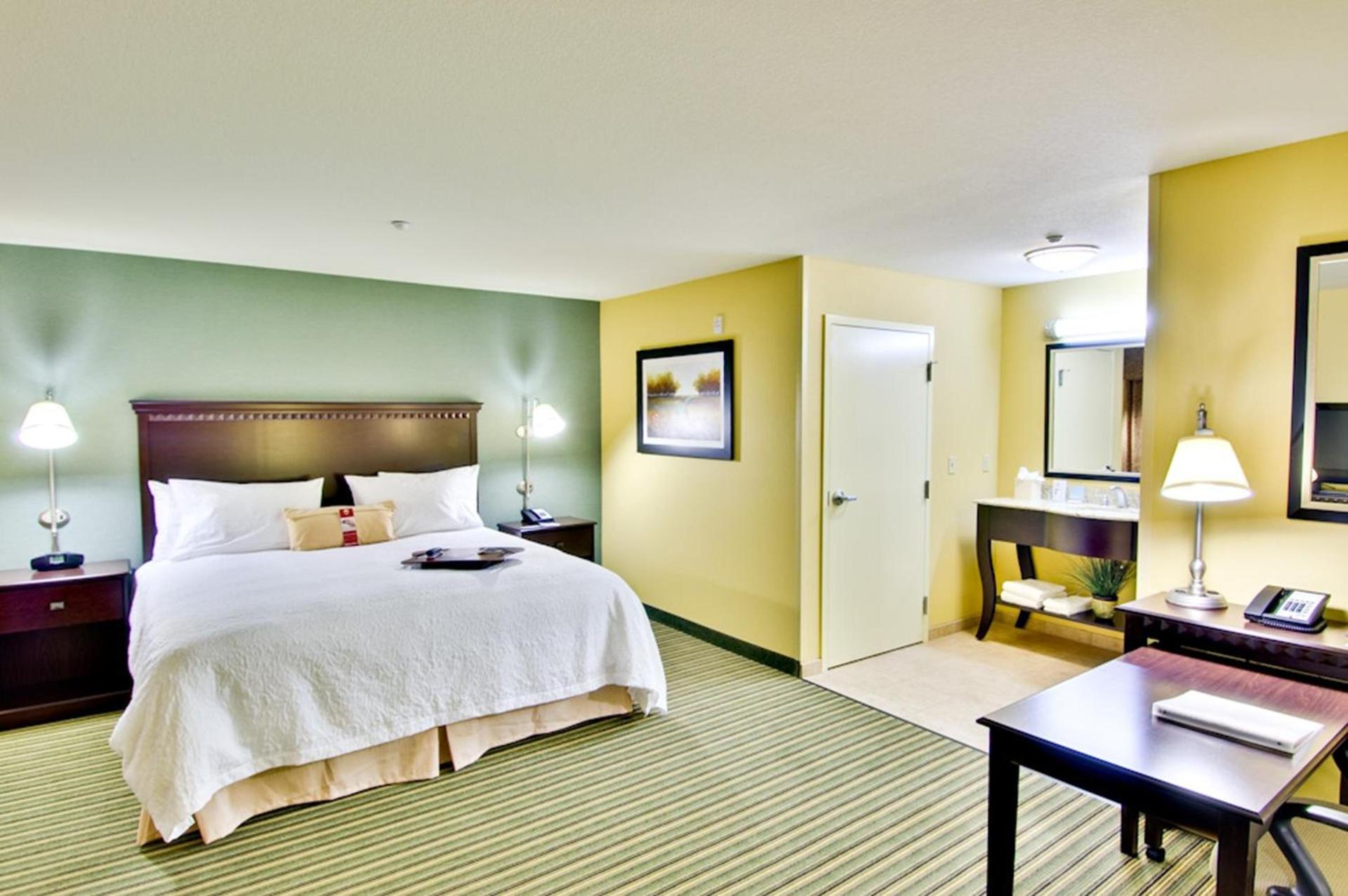 Hampton Inn & Suites Moreno Valley photo 41