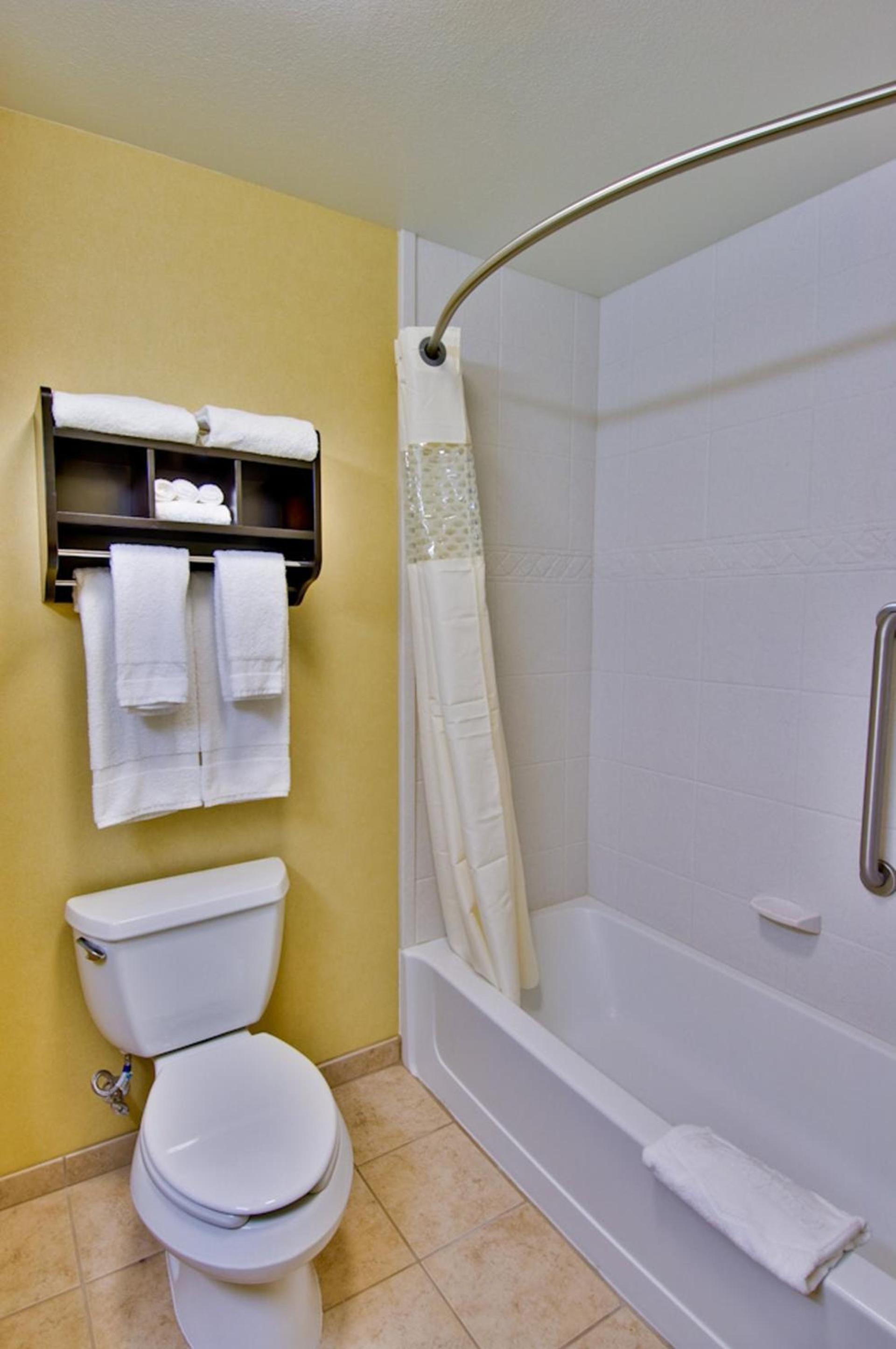 Hampton Inn & Suites Moreno Valley photo 45