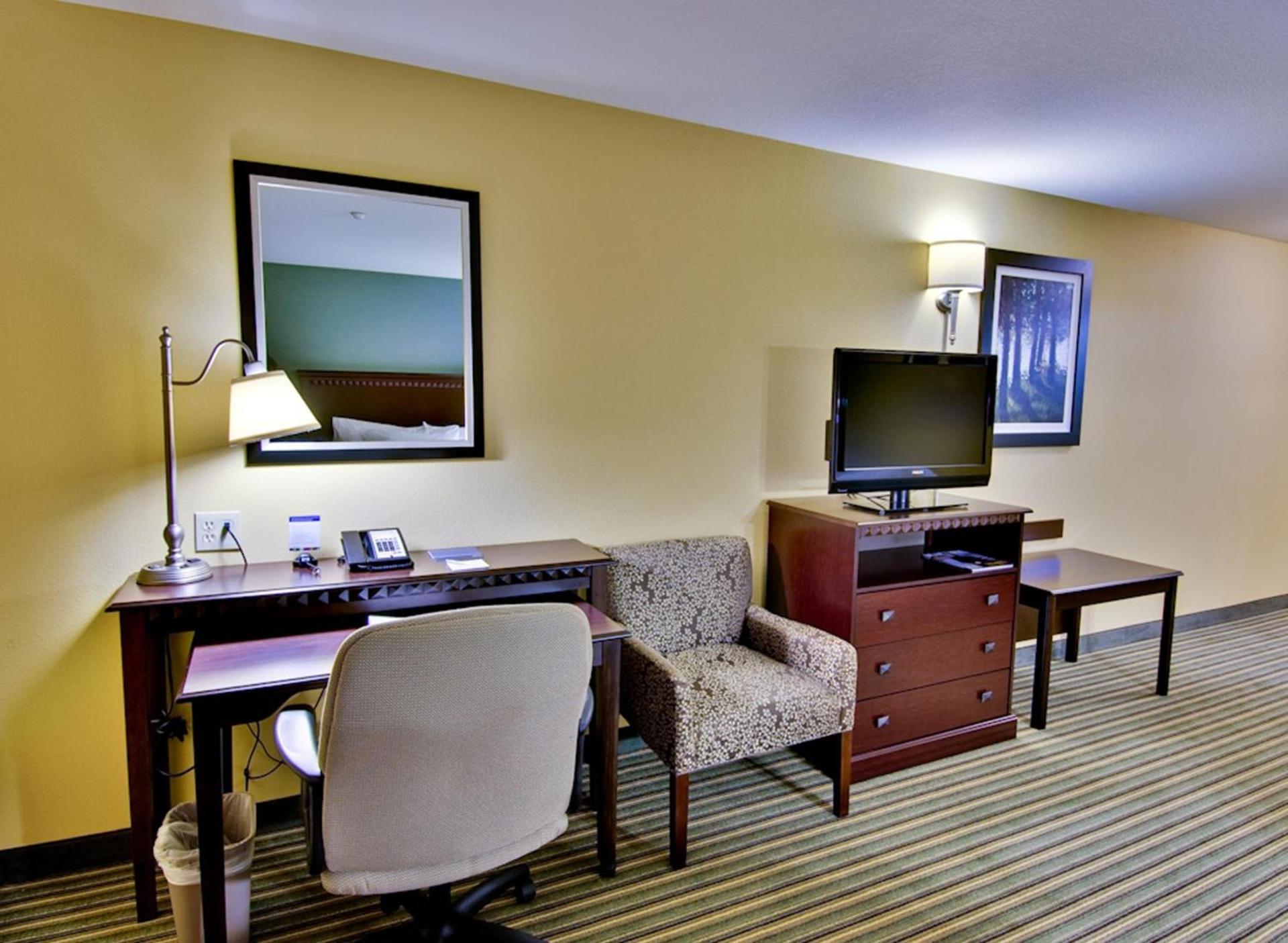 Hampton Inn & Suites Moreno Valley photo 44