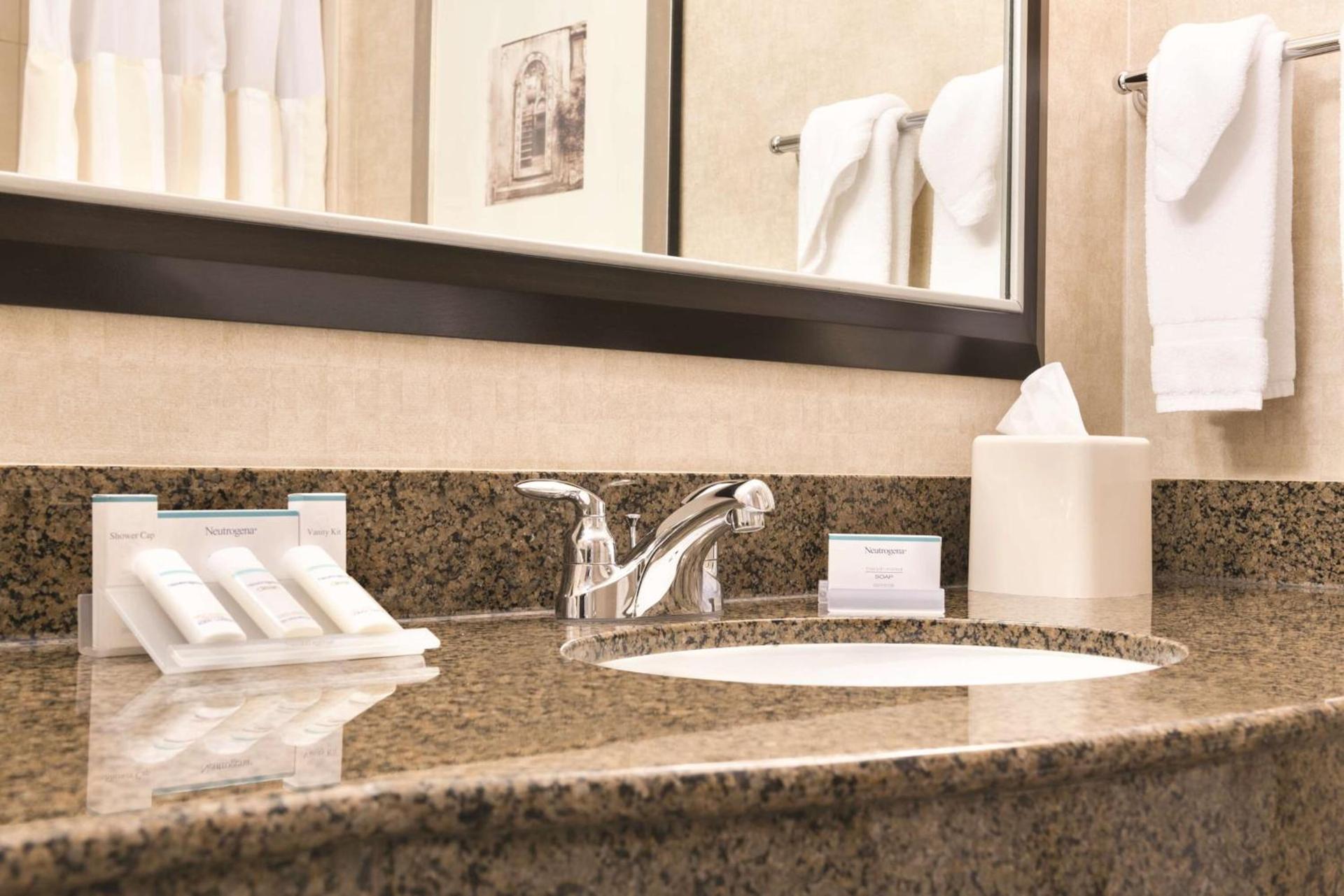 Hilton Garden Inn Fargo photo 20