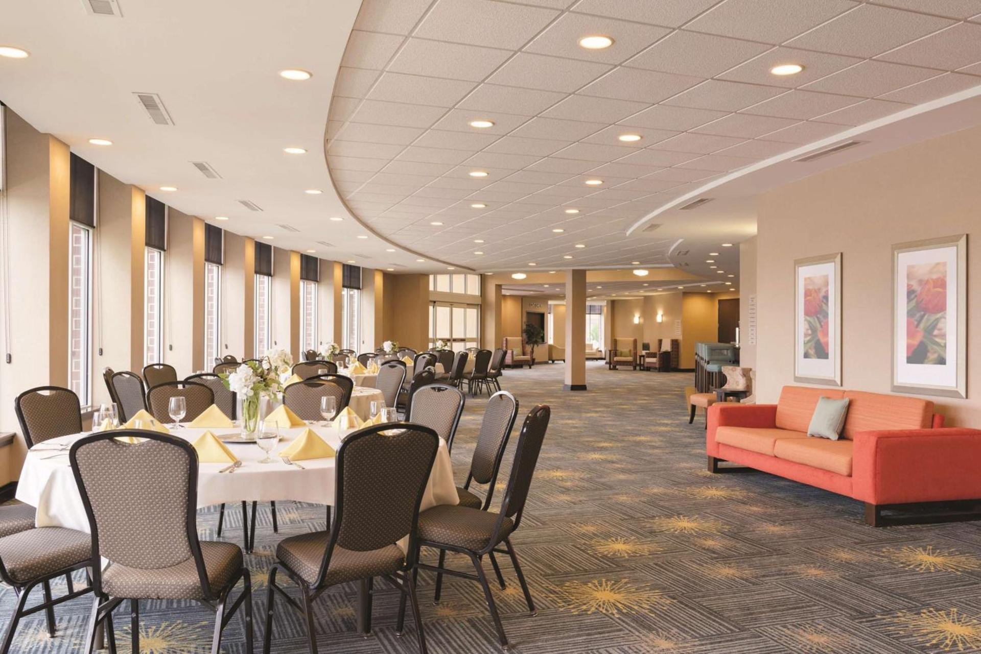 Hilton Garden Inn Fargo photo 45