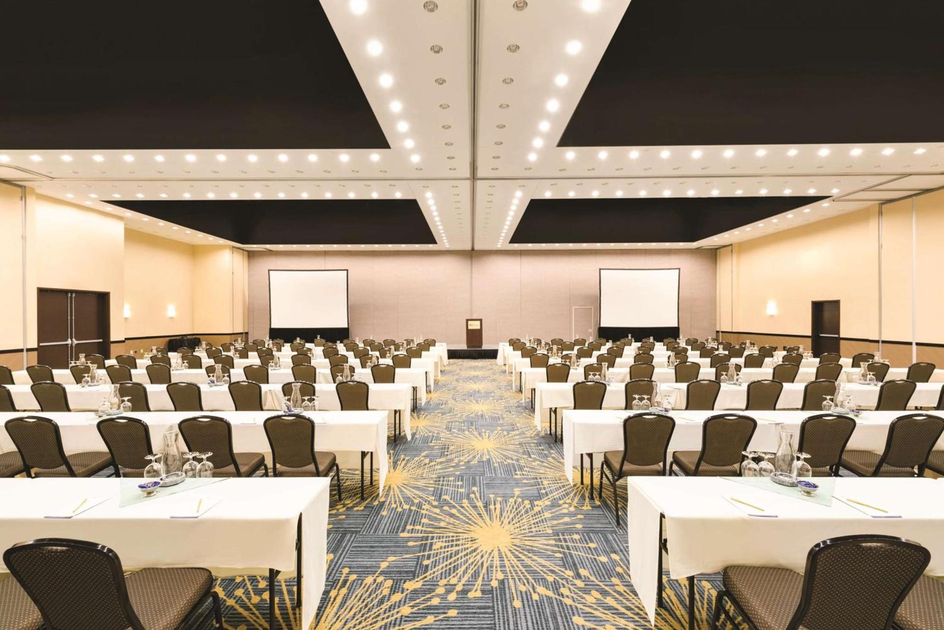 Hilton Garden Inn Fargo photo 48