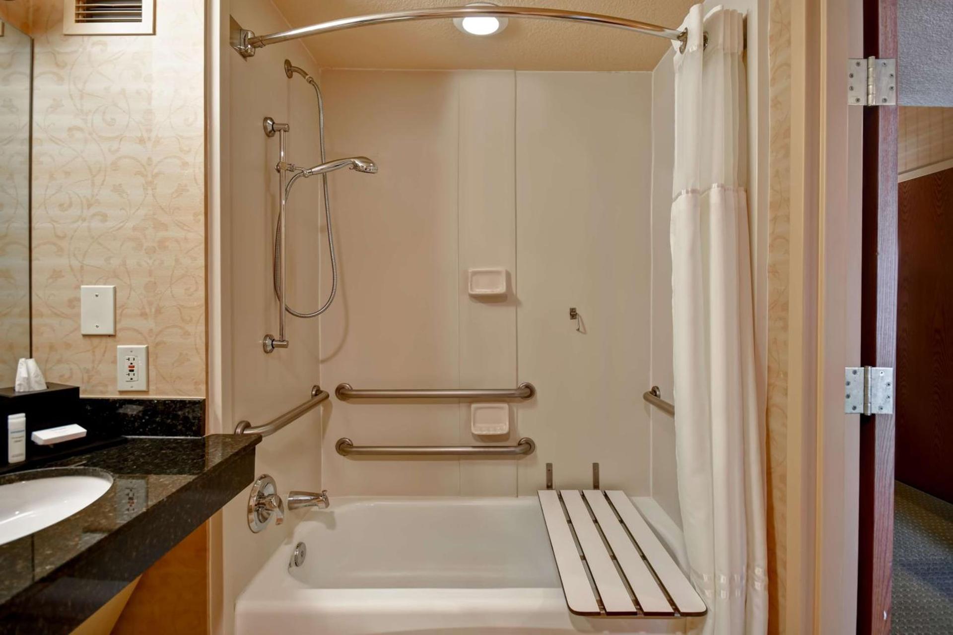 Embassy Suites by Hilton at Hot Springs Convention Center photo 26