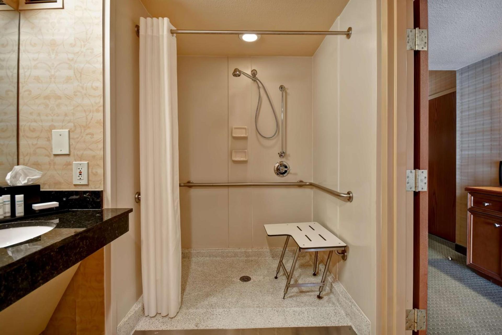 Embassy Suites by Hilton at Hot Springs Convention Center photo 27