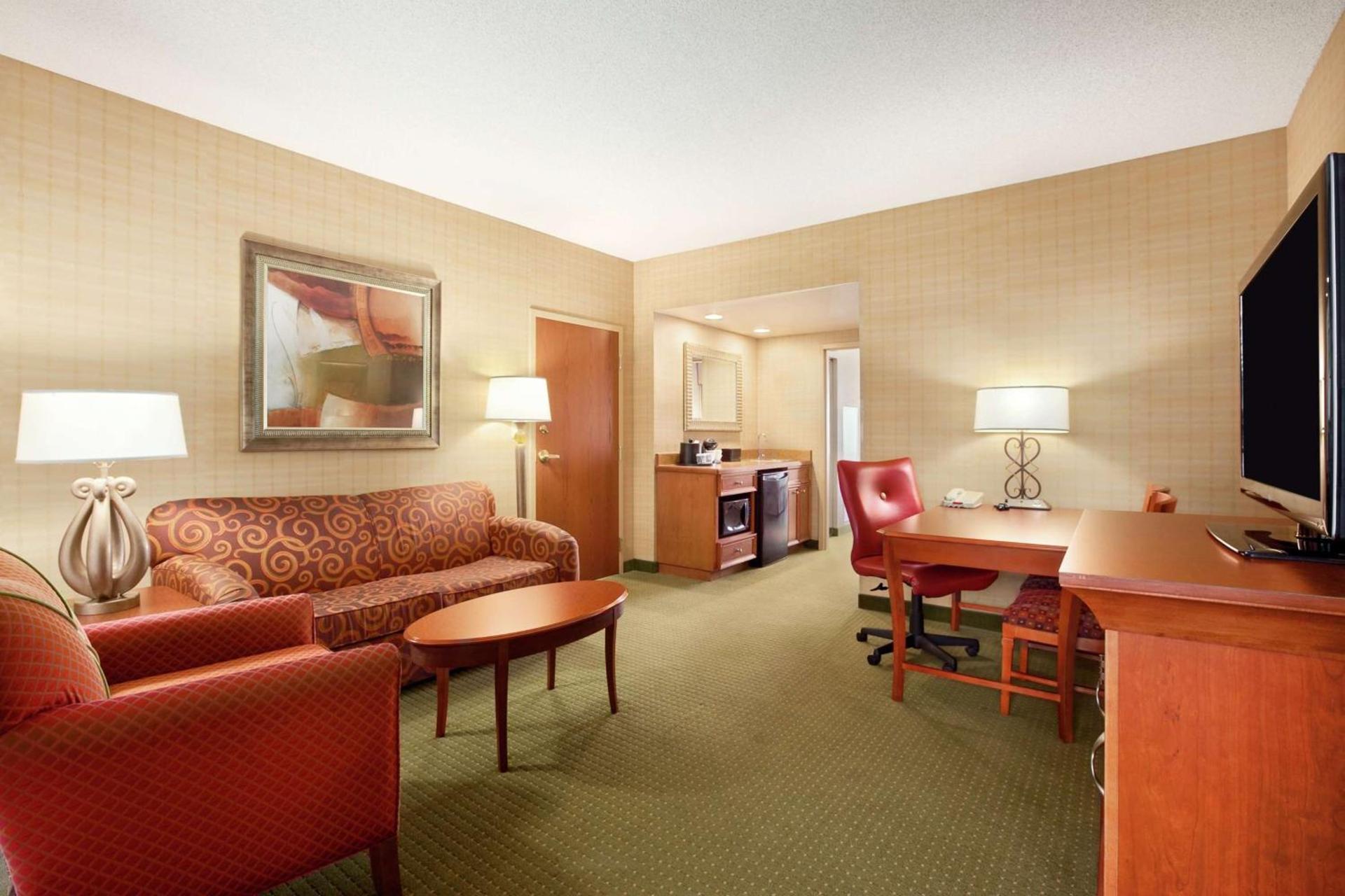 Embassy Suites by Hilton at Hot Springs Convention Center photo 39