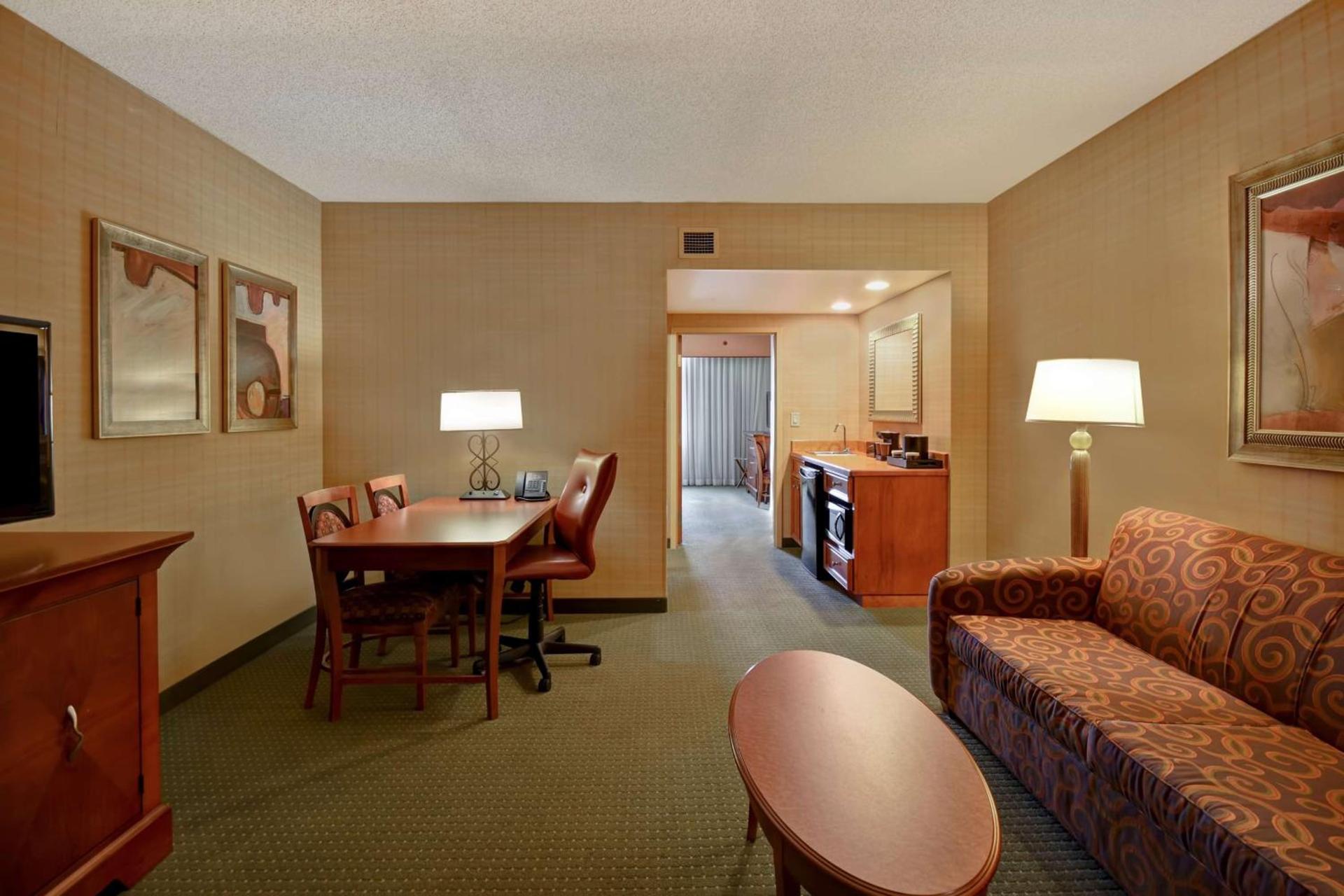 Embassy Suites by Hilton at Hot Springs Convention Center photo 54