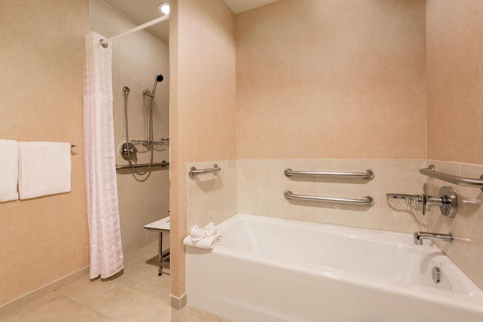 Hilton Promenade Branson Landing photo 25