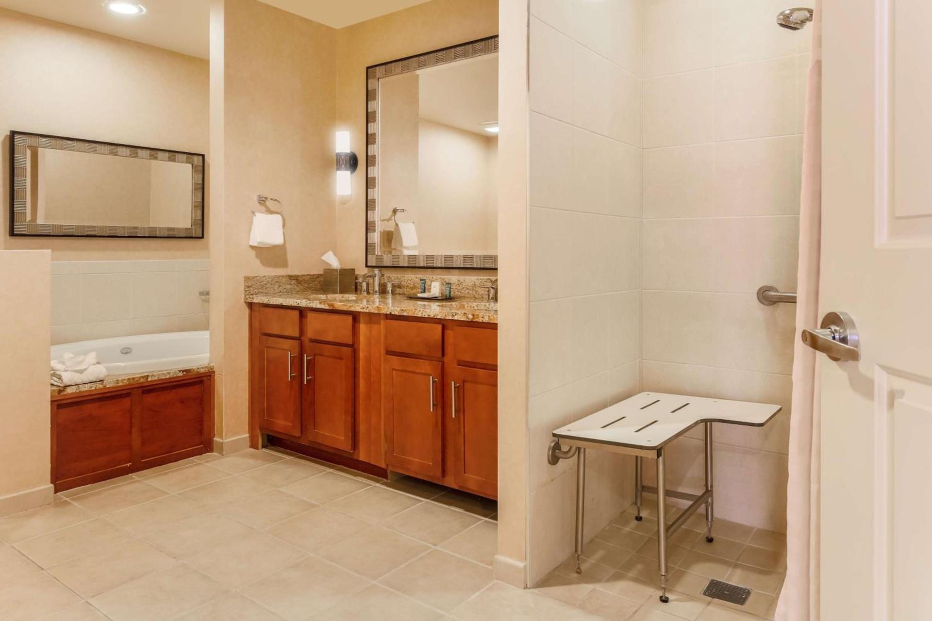 Hilton Promenade Branson Landing photo 32
