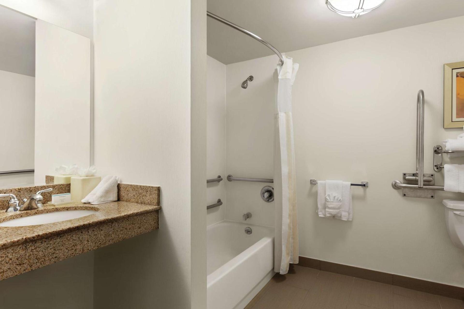 Hilton Garden Inn Shelton photo 16