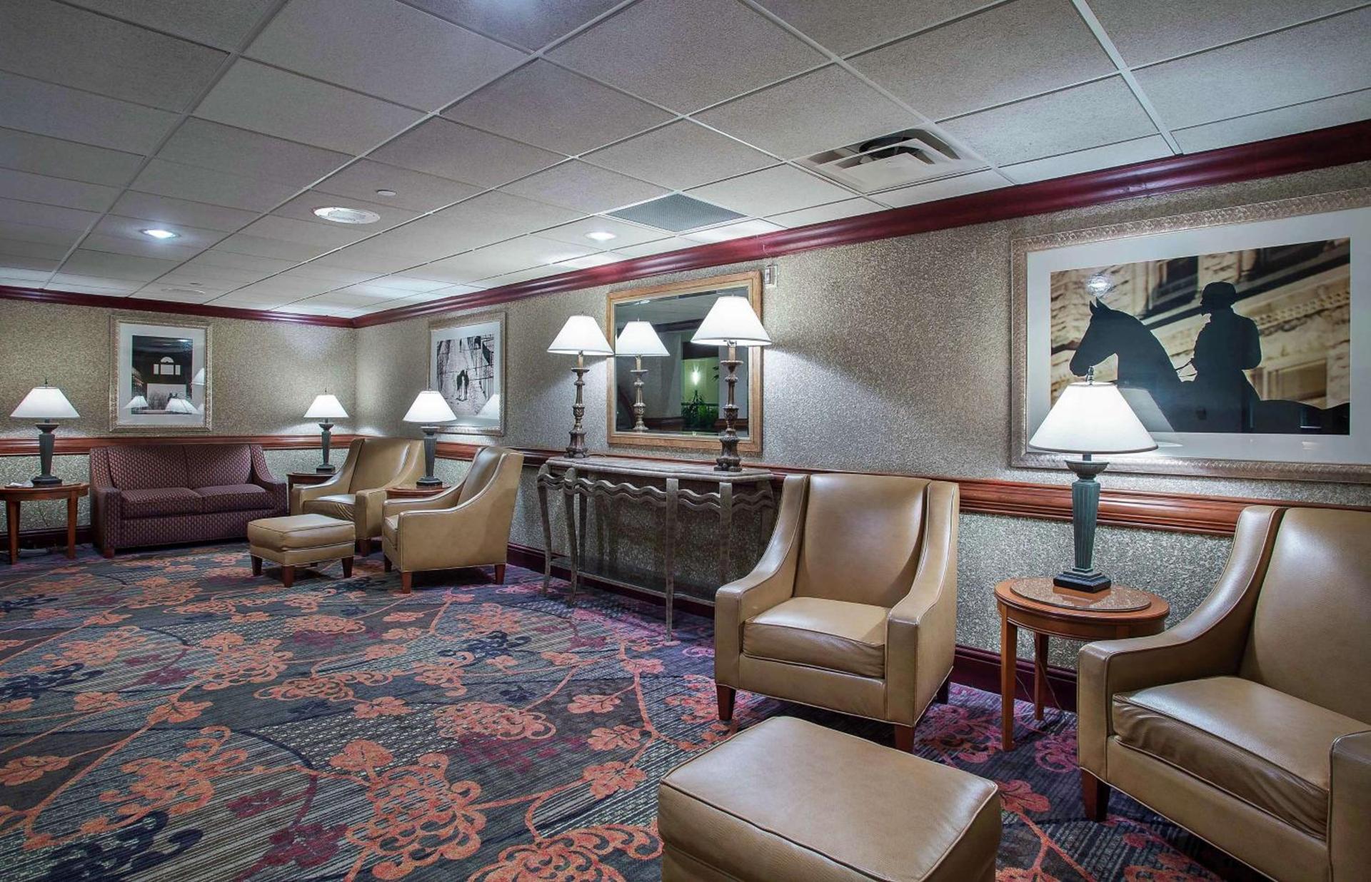 Embassy Suites Lexington photo 9