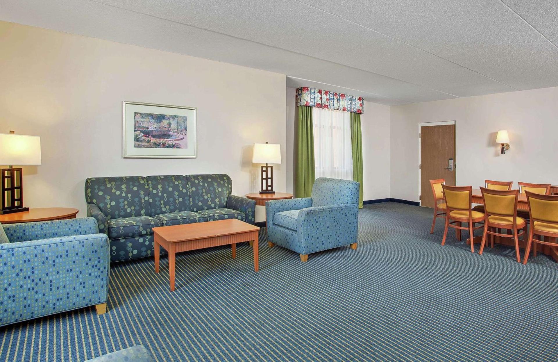 Embassy Suites Lexington photo 33