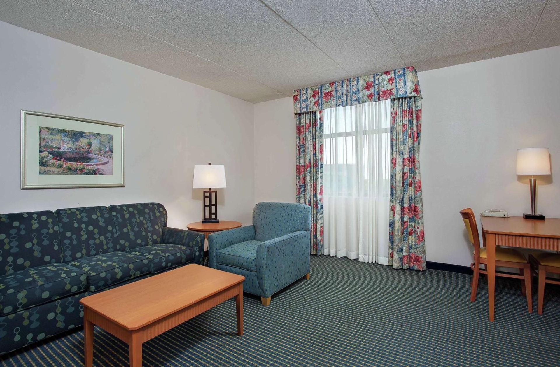Embassy Suites Lexington photo 35