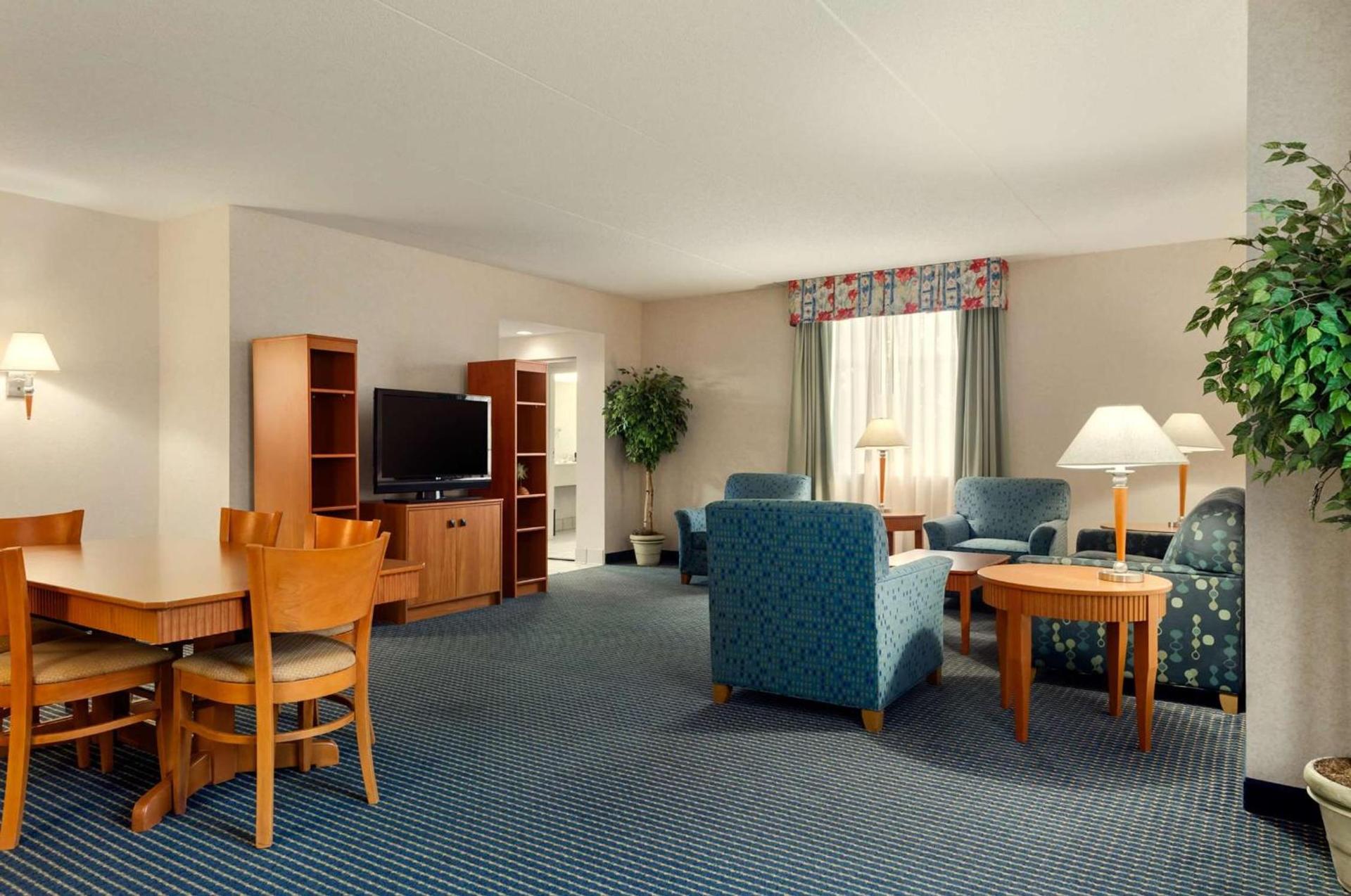 Embassy Suites Lexington photo 42