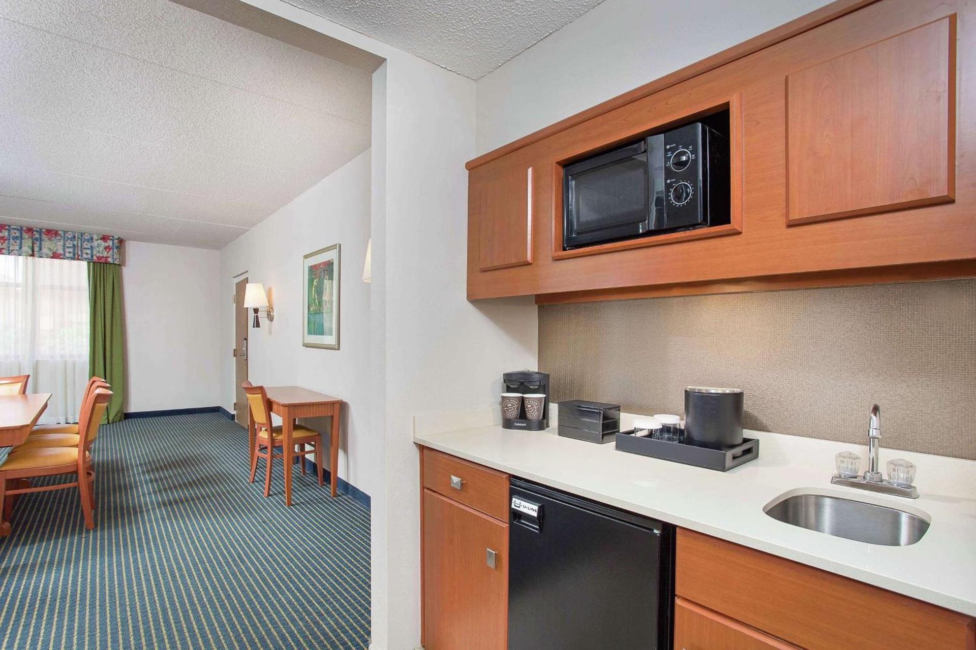 Embassy Suites Lexington photo 57