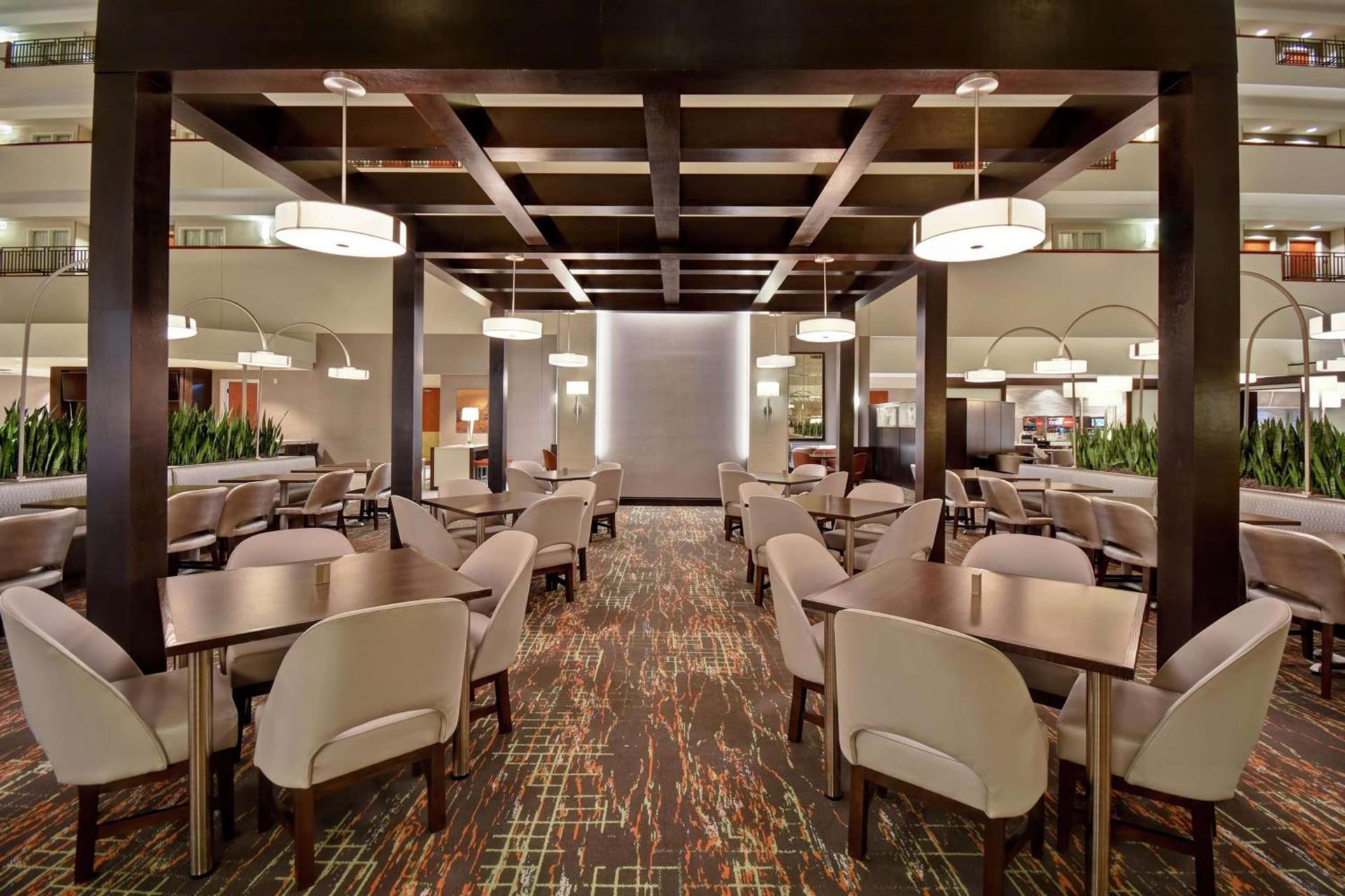 Embassy Suites Little Rock photo 2