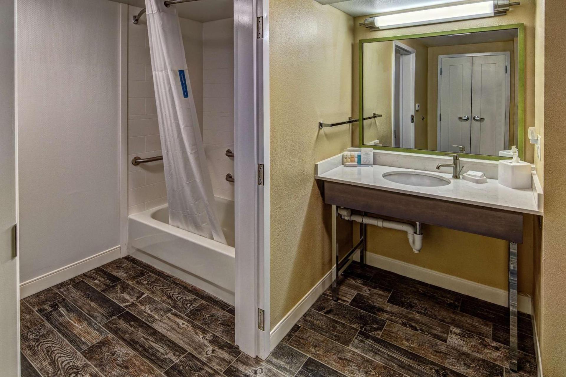 Hampton Inn & Suites Memphis-Wolfchase Galleria photo 13