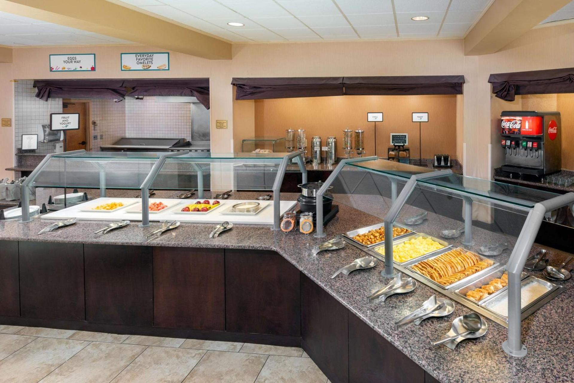 Embassy Suites by Hilton Kansas City International Airport photo 12