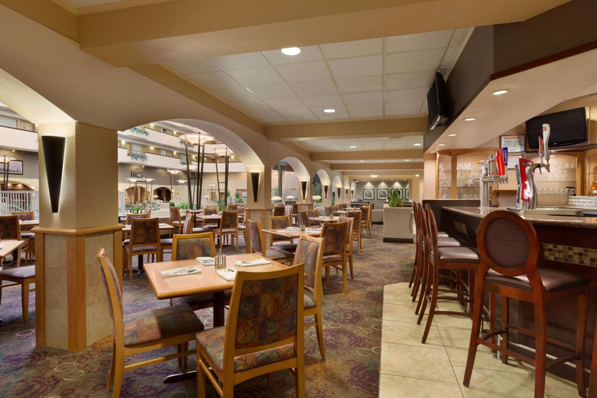 Embassy Suites by Hilton Kansas City International Airport photo 16