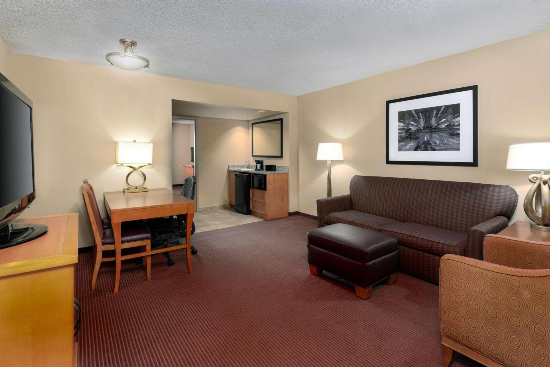 Embassy Suites by Hilton Kansas City International Airport photo 21
