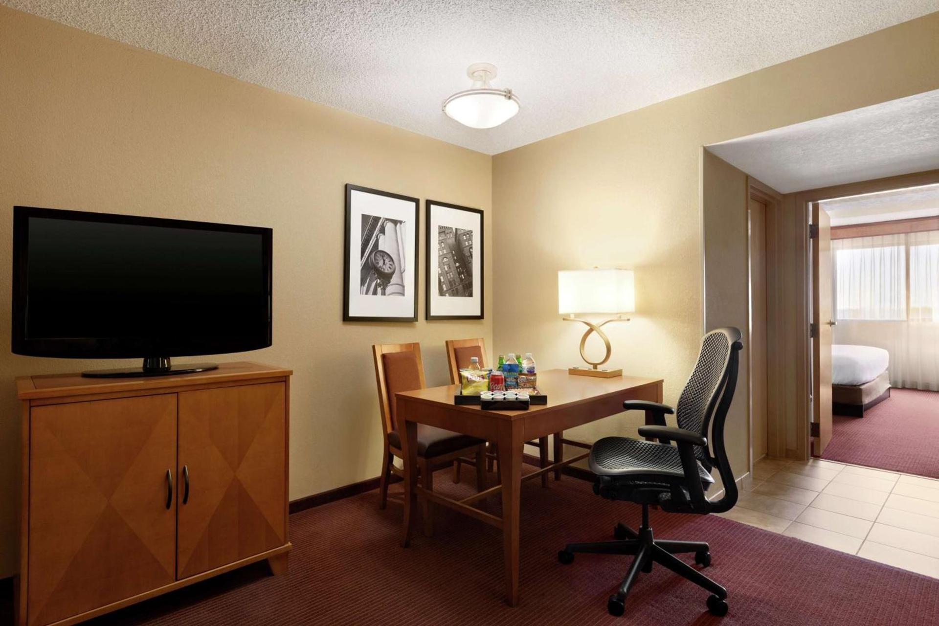 Embassy Suites by Hilton Kansas City International Airport photo 22