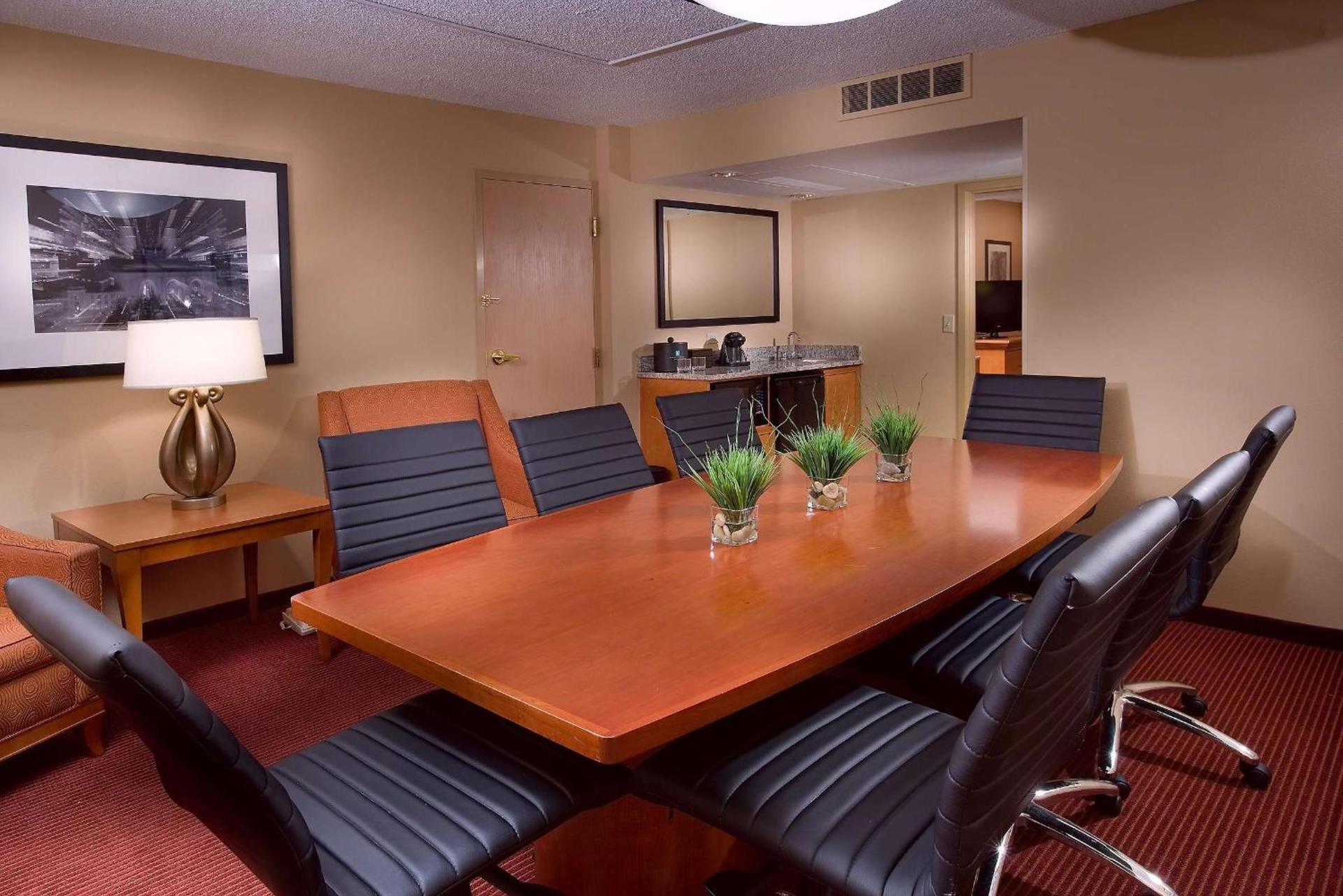 Embassy Suites by Hilton Kansas City International Airport photo 24