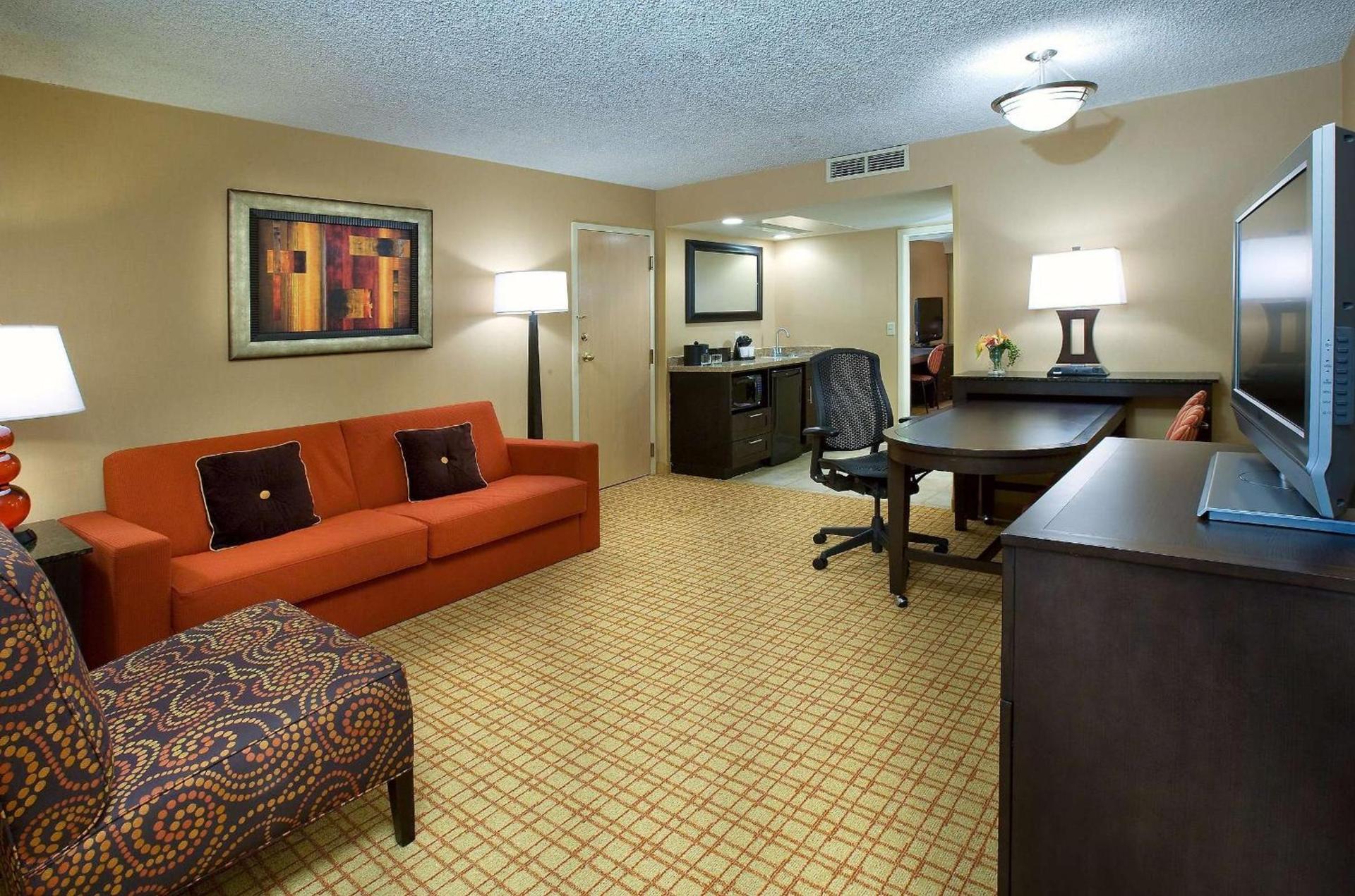 Embassy Suites by Hilton Kansas City International Airport photo 25