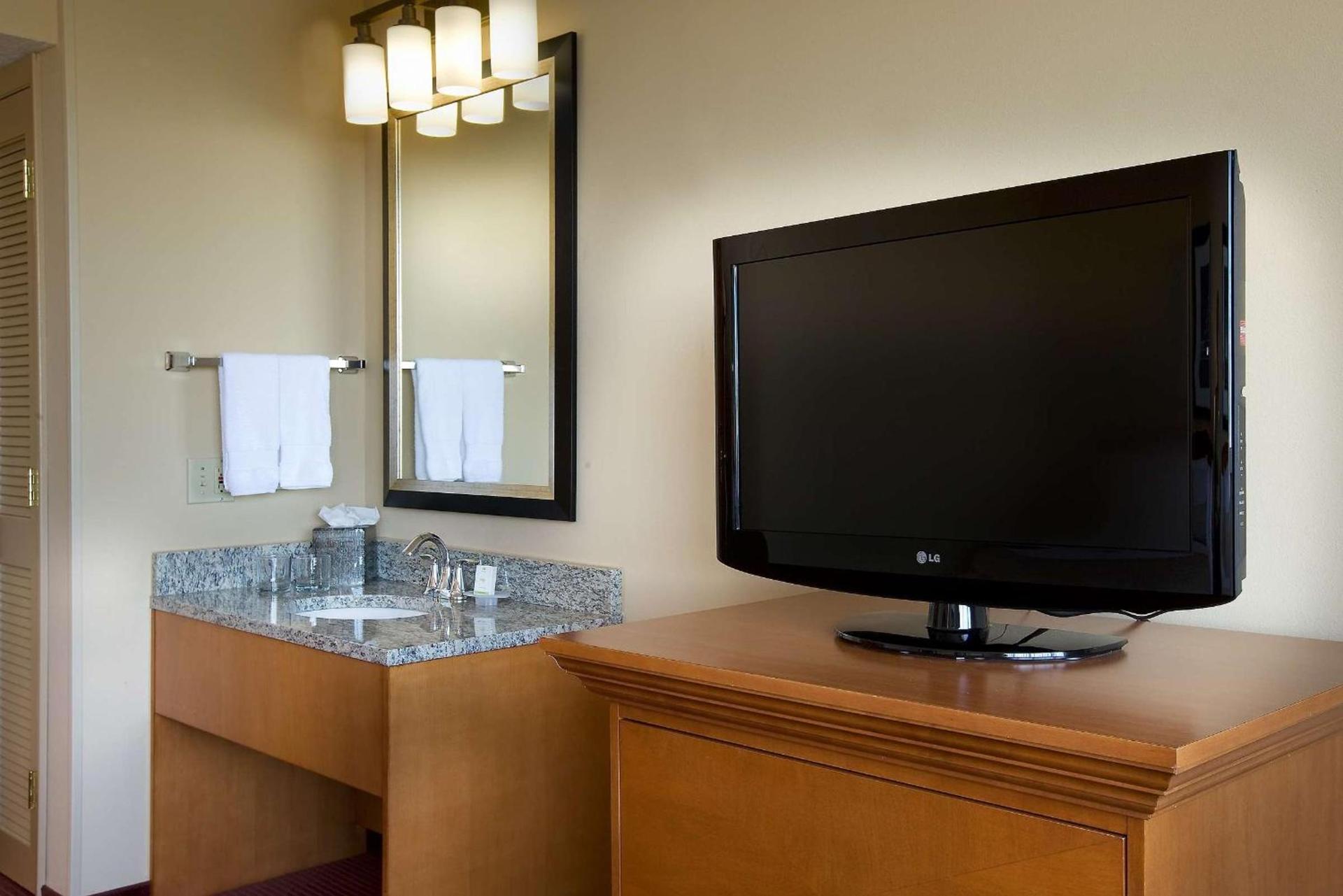 Embassy Suites by Hilton Kansas City International Airport photo 29