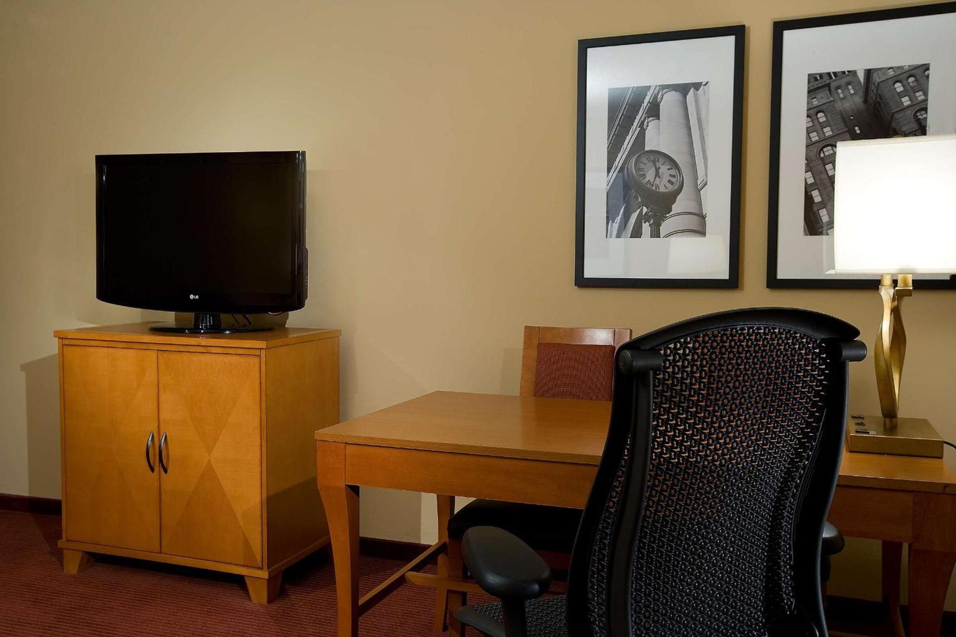 Embassy Suites by Hilton Kansas City International Airport photo 30