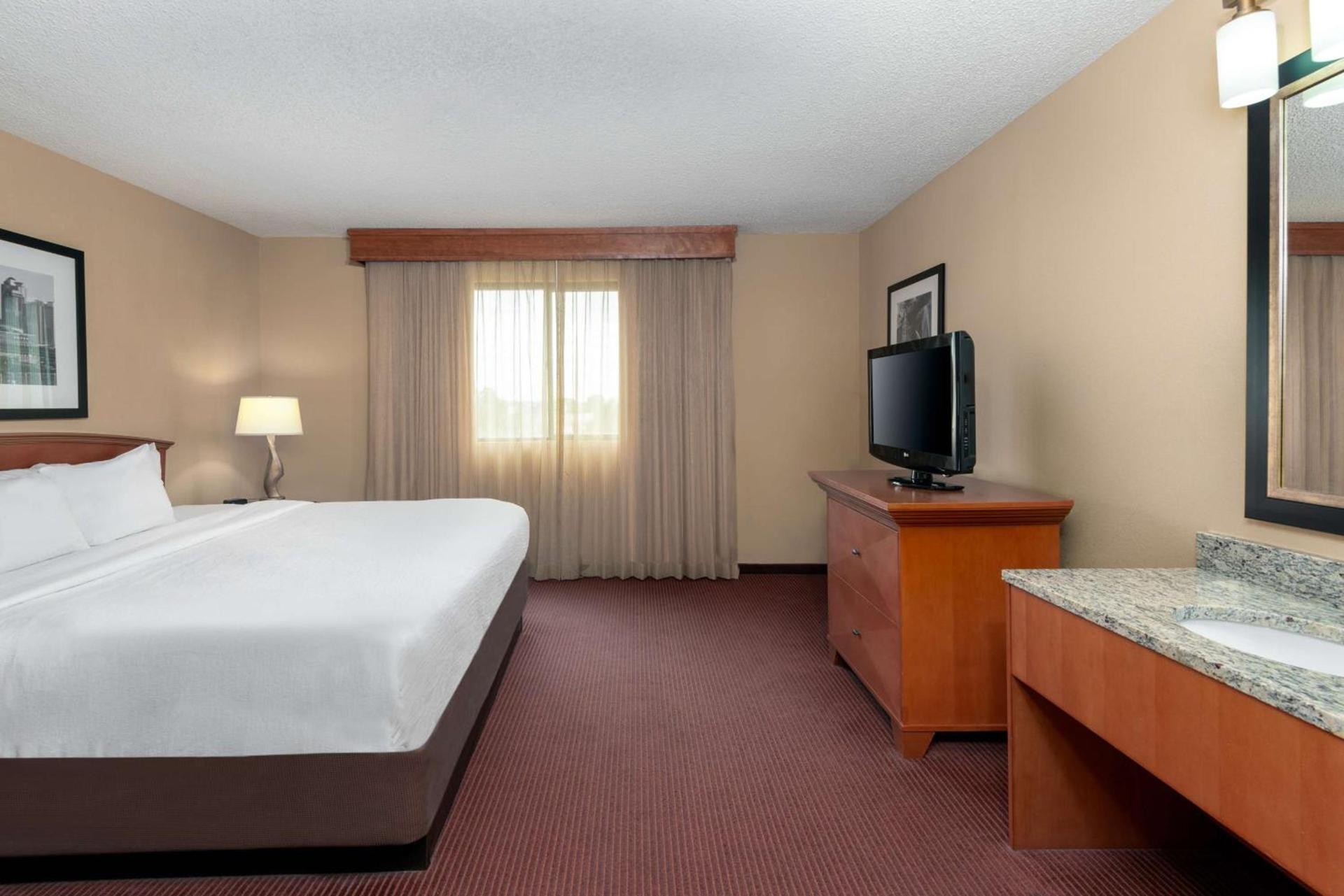 Embassy Suites by Hilton Kansas City International Airport photo 57