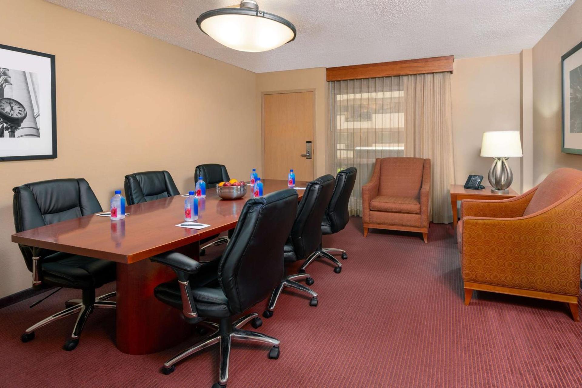 Embassy Suites by Hilton Kansas City International Airport photo 59