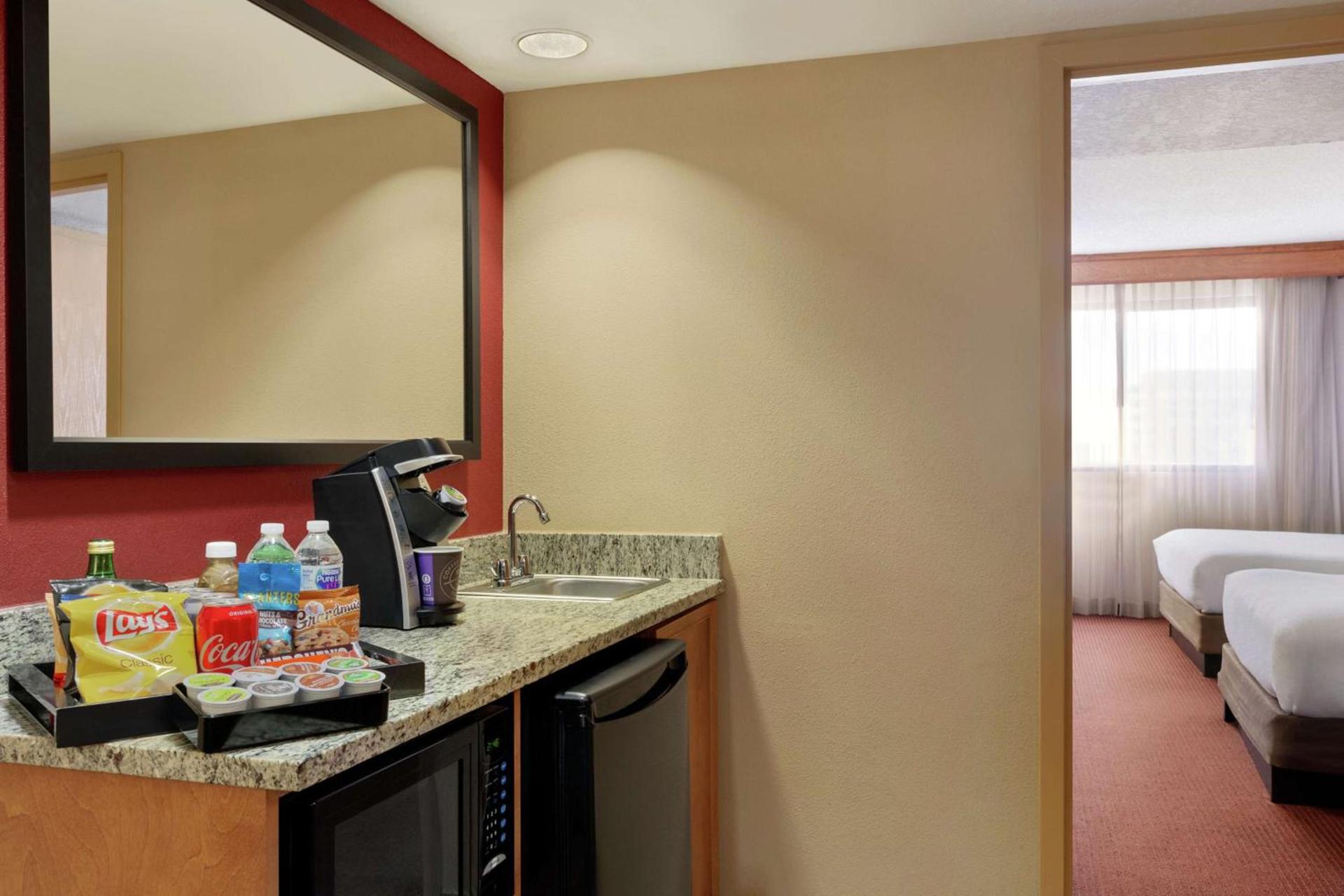 Embassy Suites by Hilton Kansas City International Airport photo 45