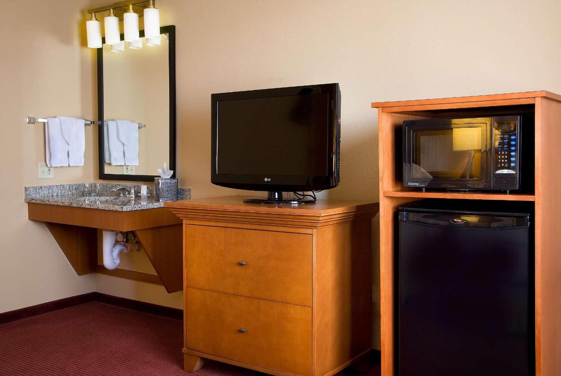 Embassy Suites by Hilton Kansas City International Airport photo 63
