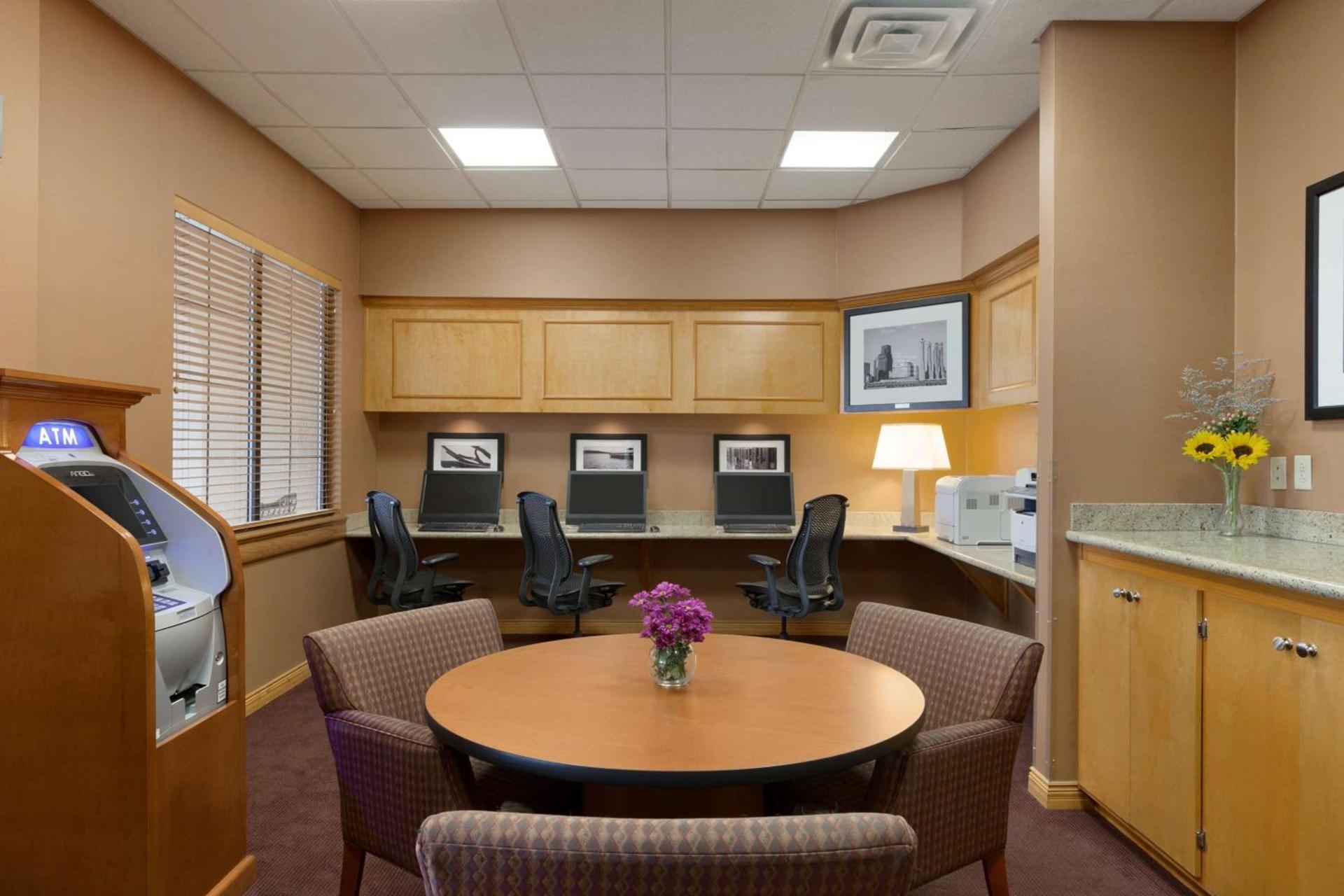 Embassy Suites by Hilton Kansas City International Airport photo 64