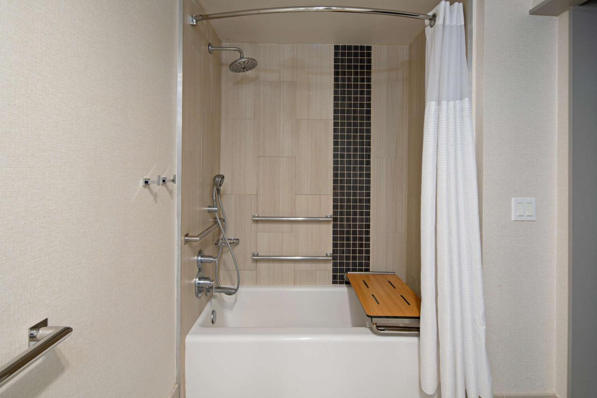 Embassy Suites by Hilton Monterey Bay Seaside photo 48