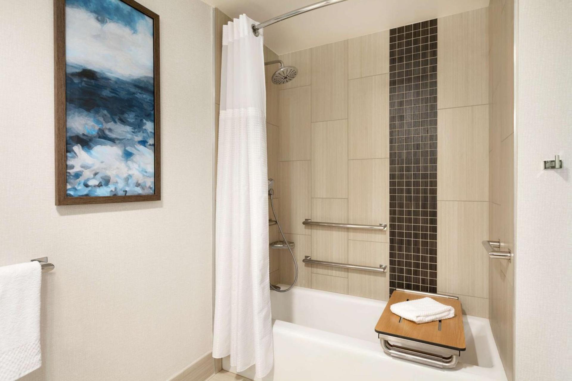 Embassy Suites by Hilton Monterey Bay Seaside photo 3