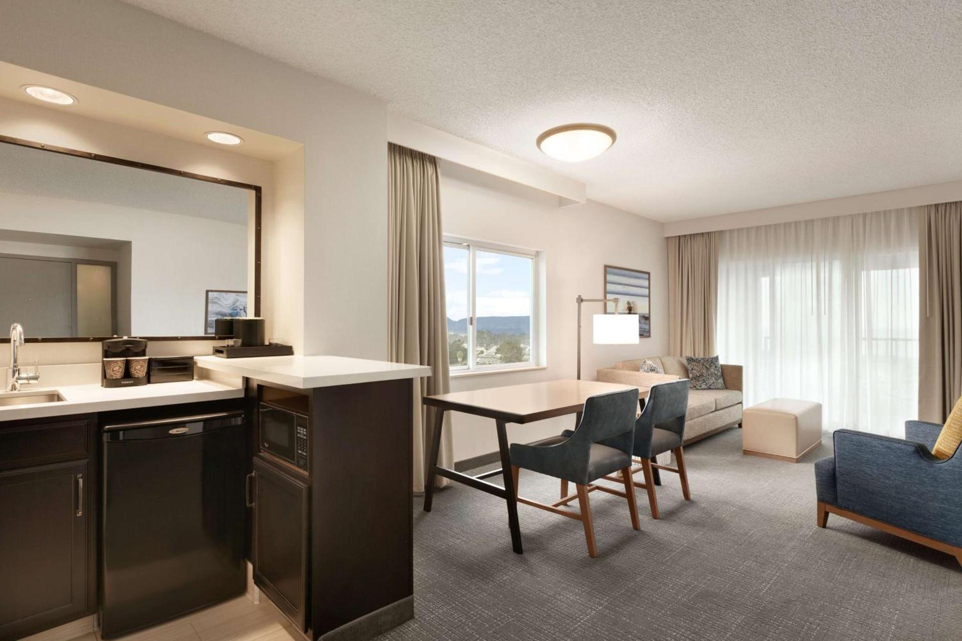 Embassy Suites by Hilton Monterey Bay Seaside photo 4
