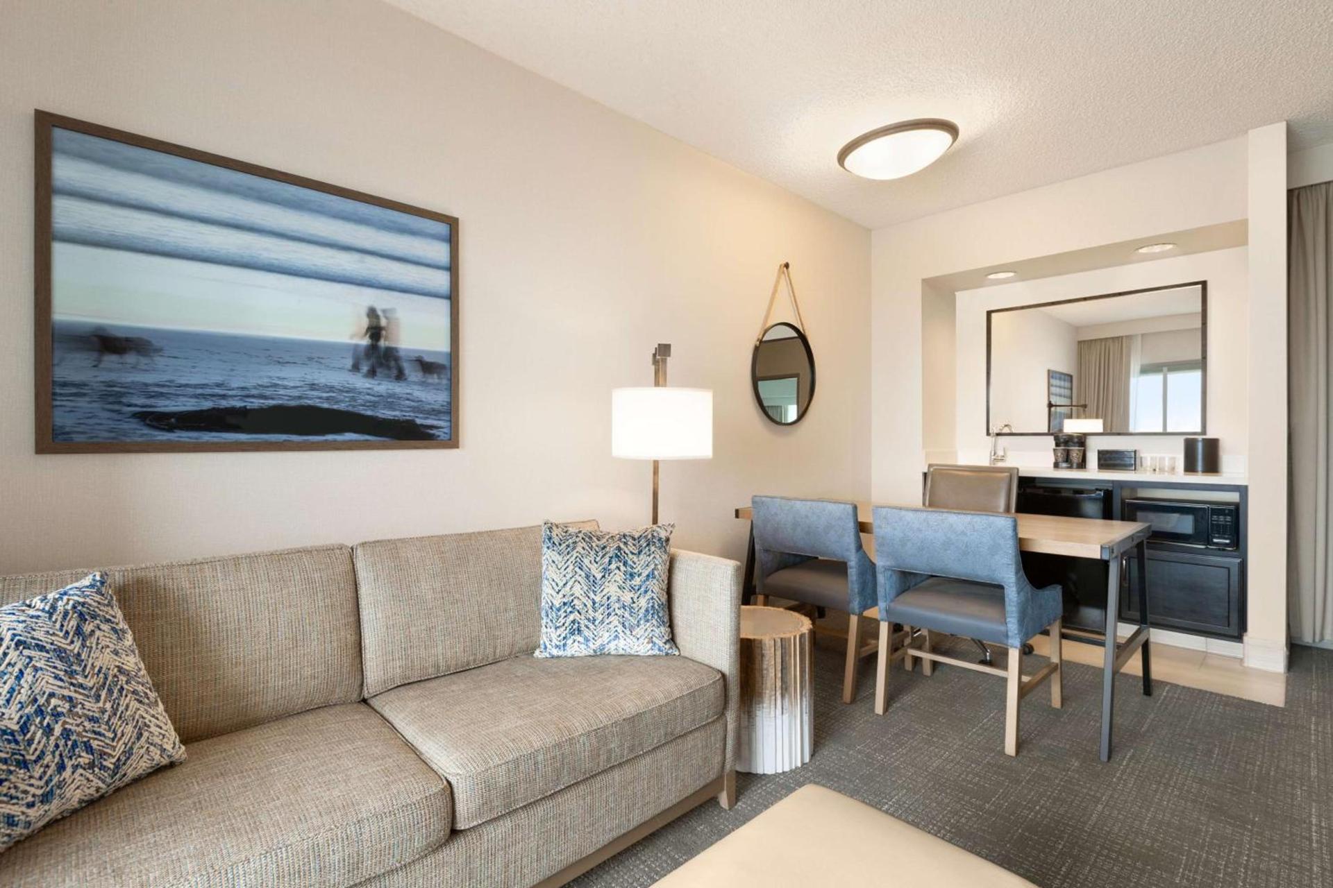Embassy Suites by Hilton Monterey Bay Seaside photo 6