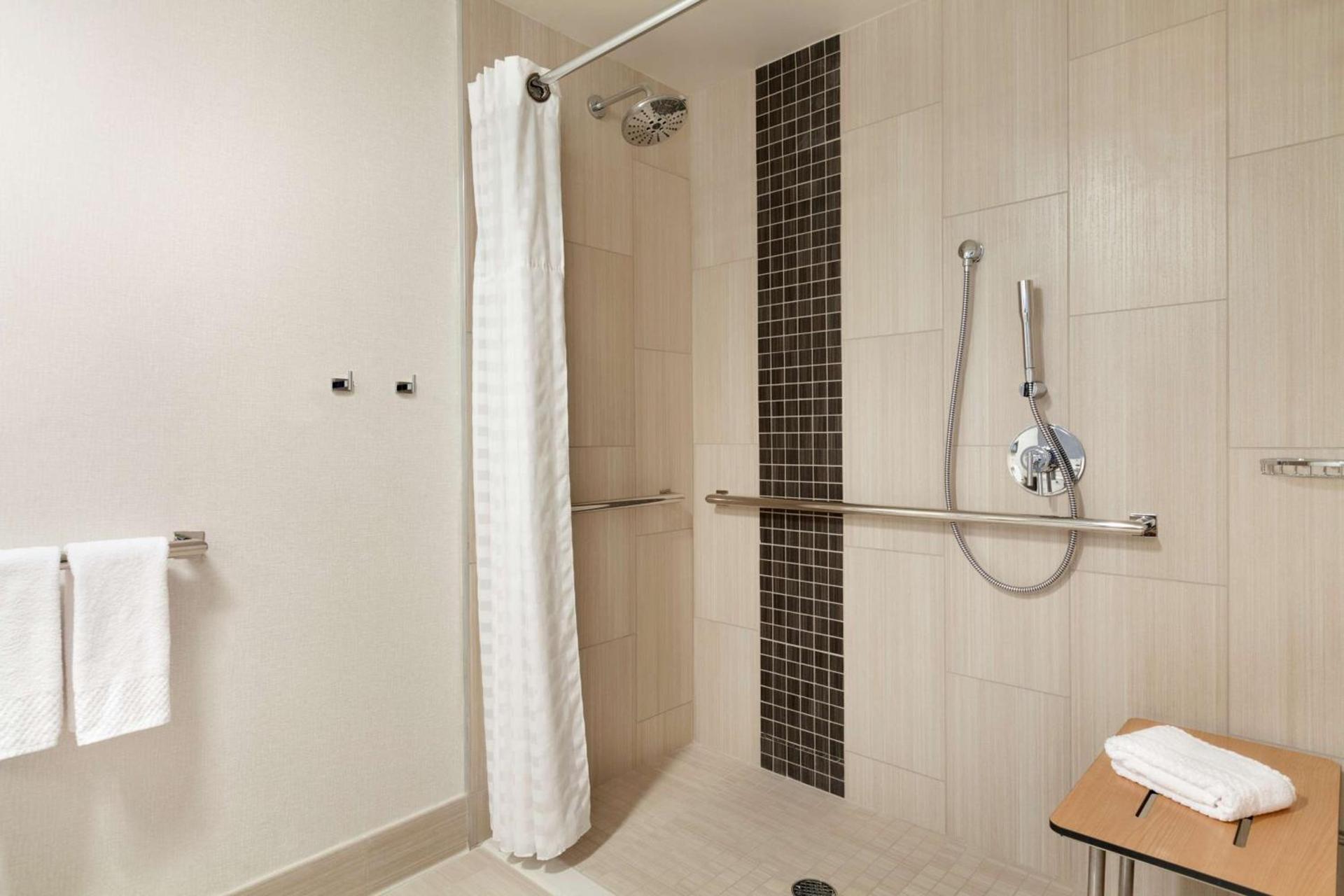 Embassy Suites by Hilton Monterey Bay Seaside photo 7