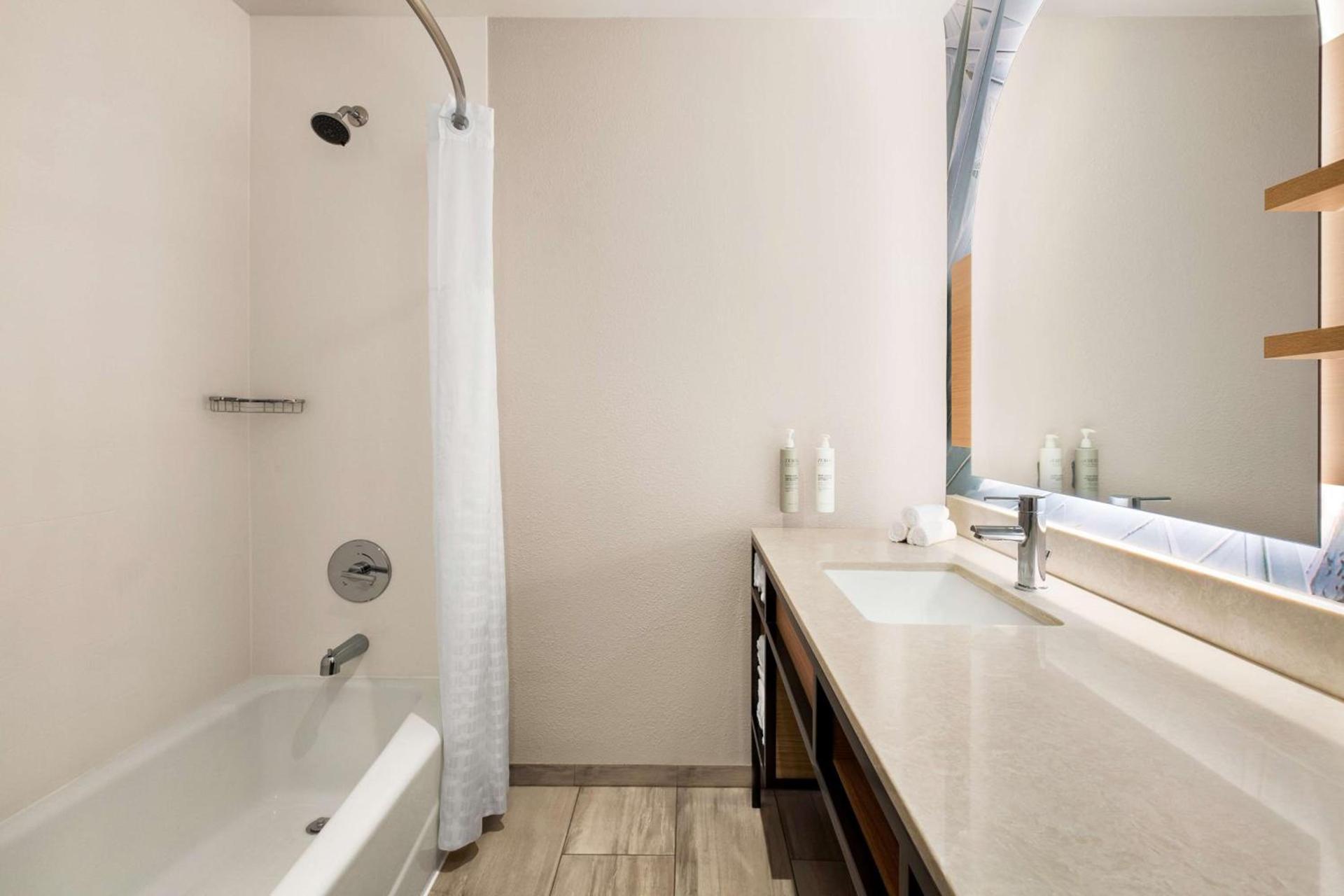 Hilton Garden Inn Monterey photo 33