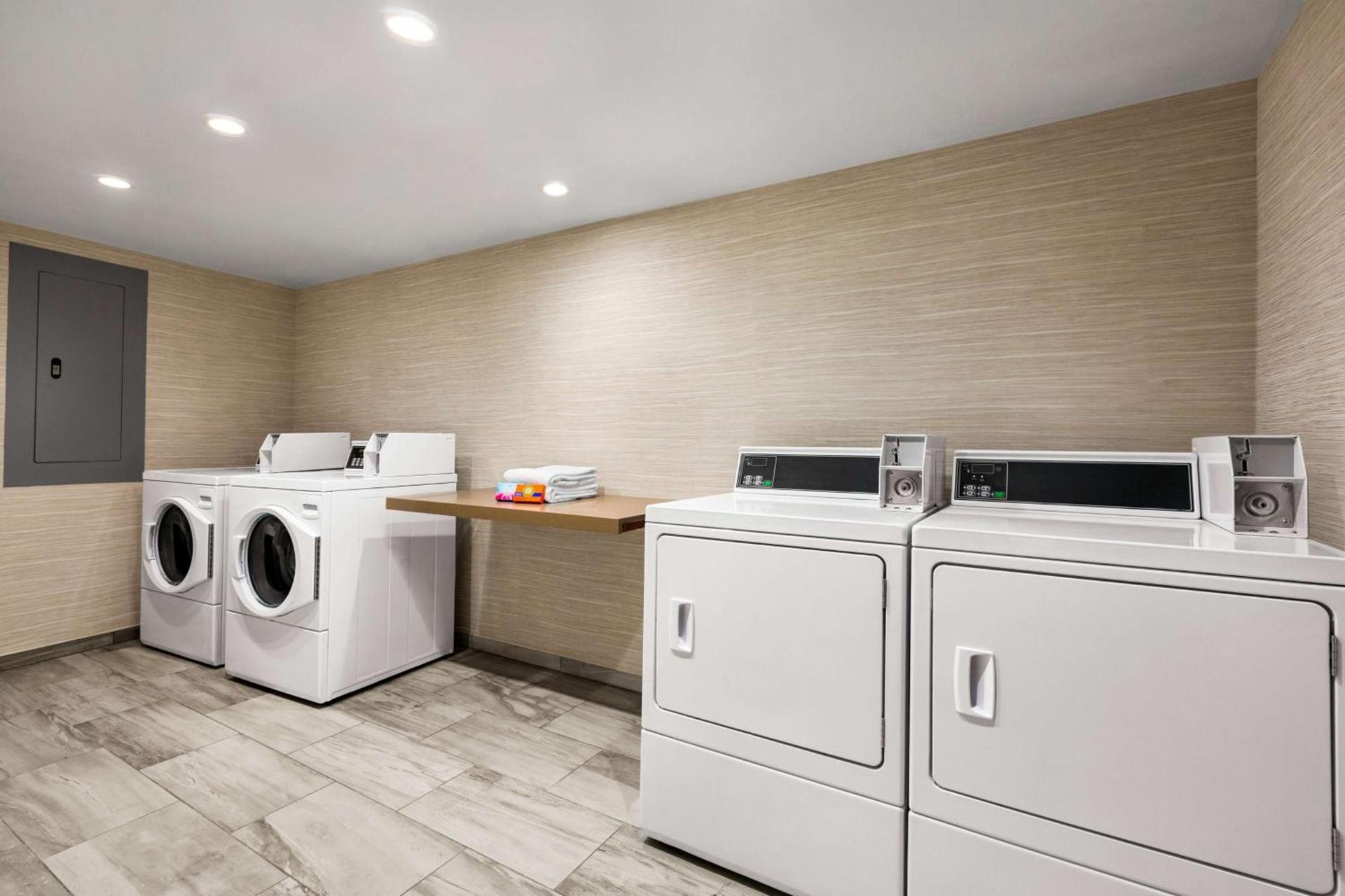 Hilton Garden Inn Monterey photo 86